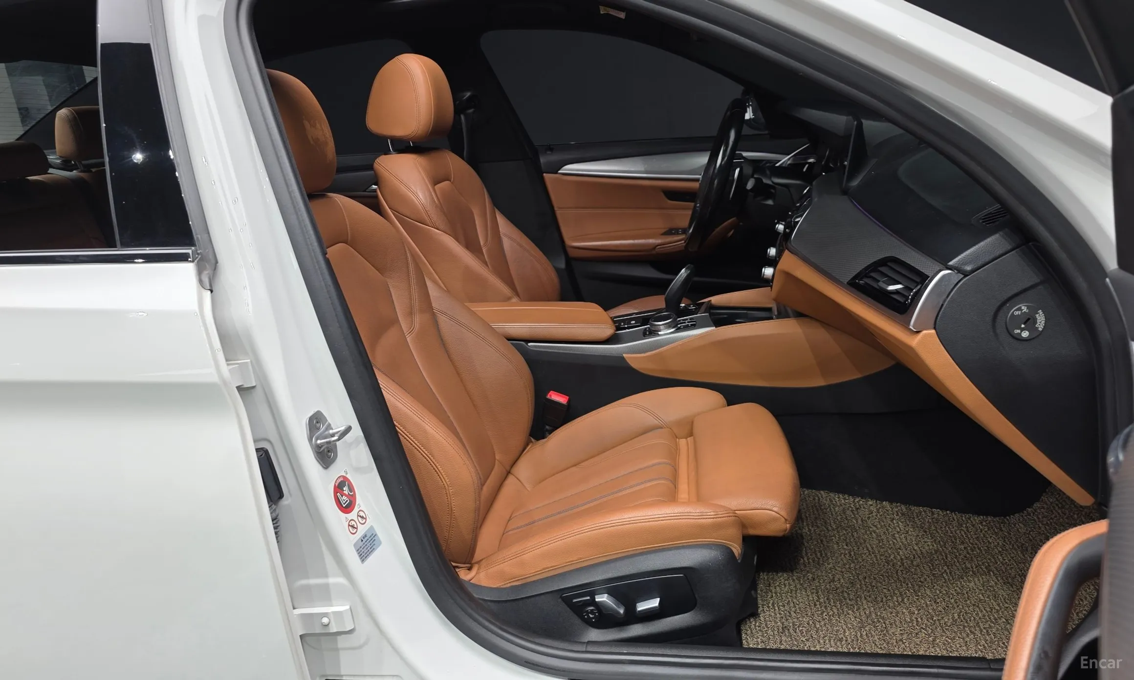 BMW 5 Series (G30) превью 11