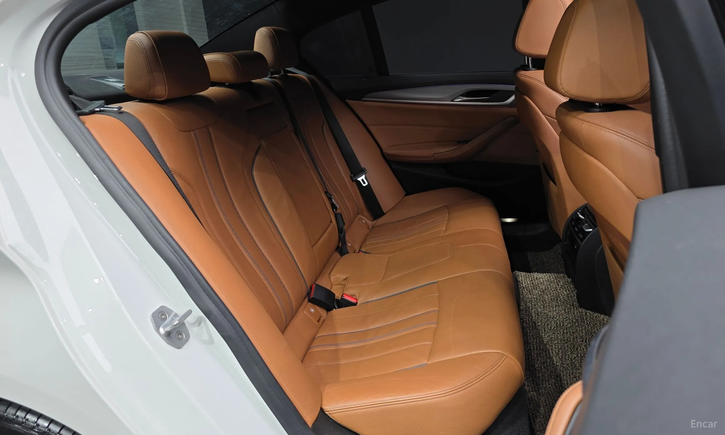 BMW 5 Series (G30) превью 12