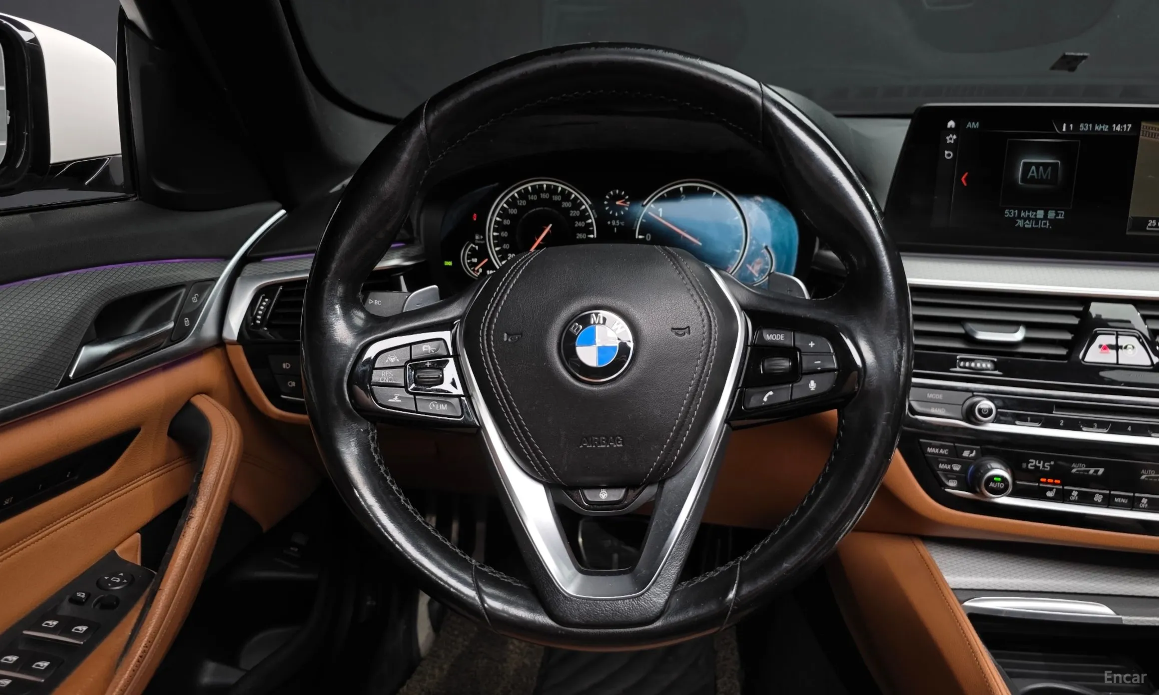 BMW 5 Series (G30) превью 13