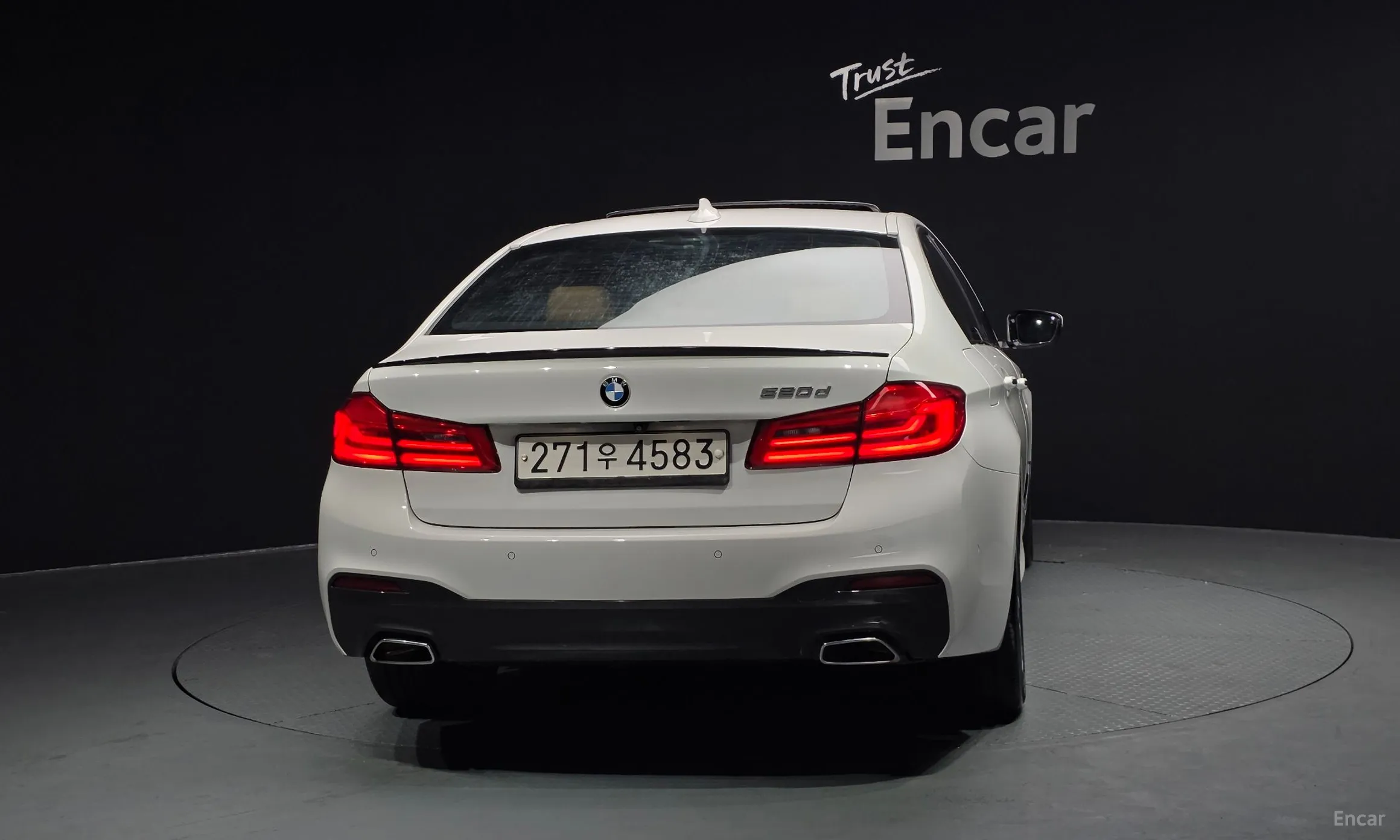 BMW 5 Series (G30) превью 4