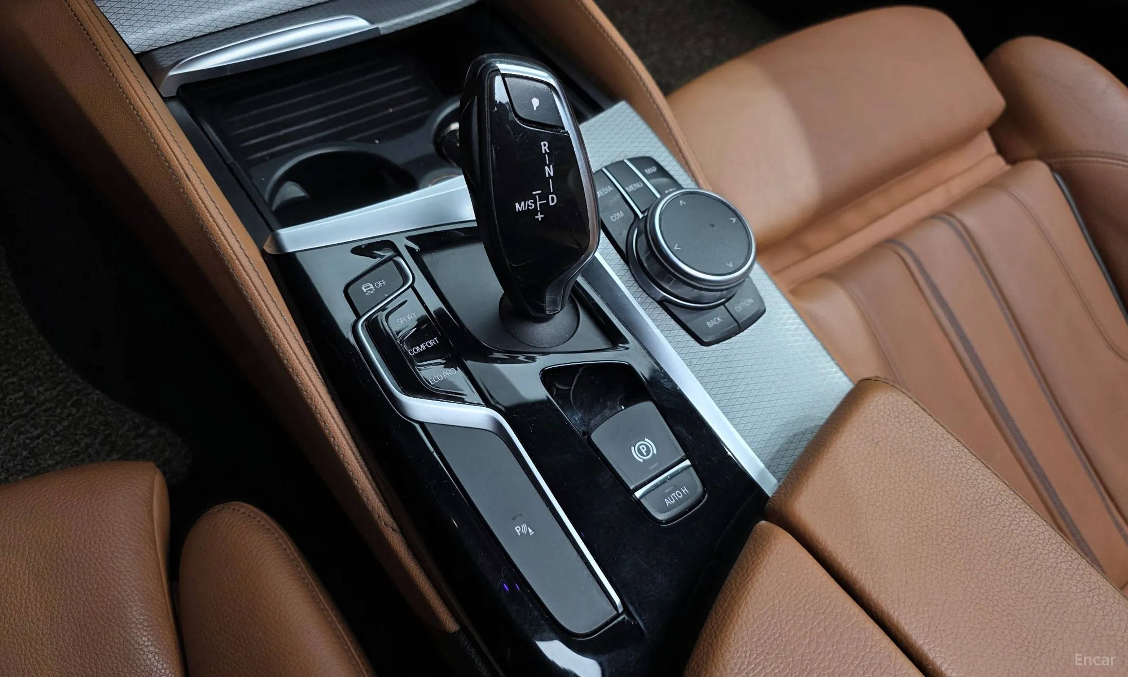 BMW 5 Series (G30) превью 9