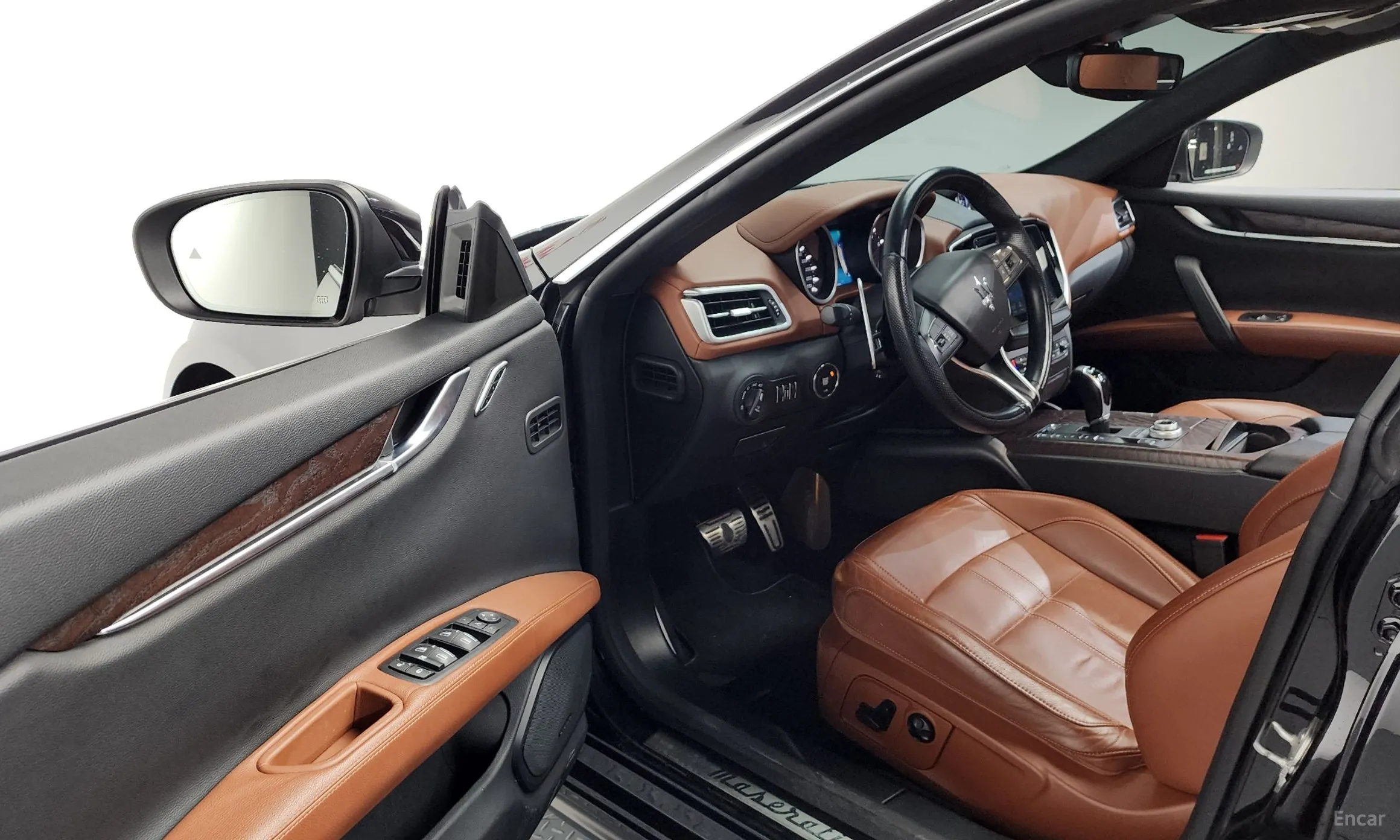 Maserati Ghibli превью 10