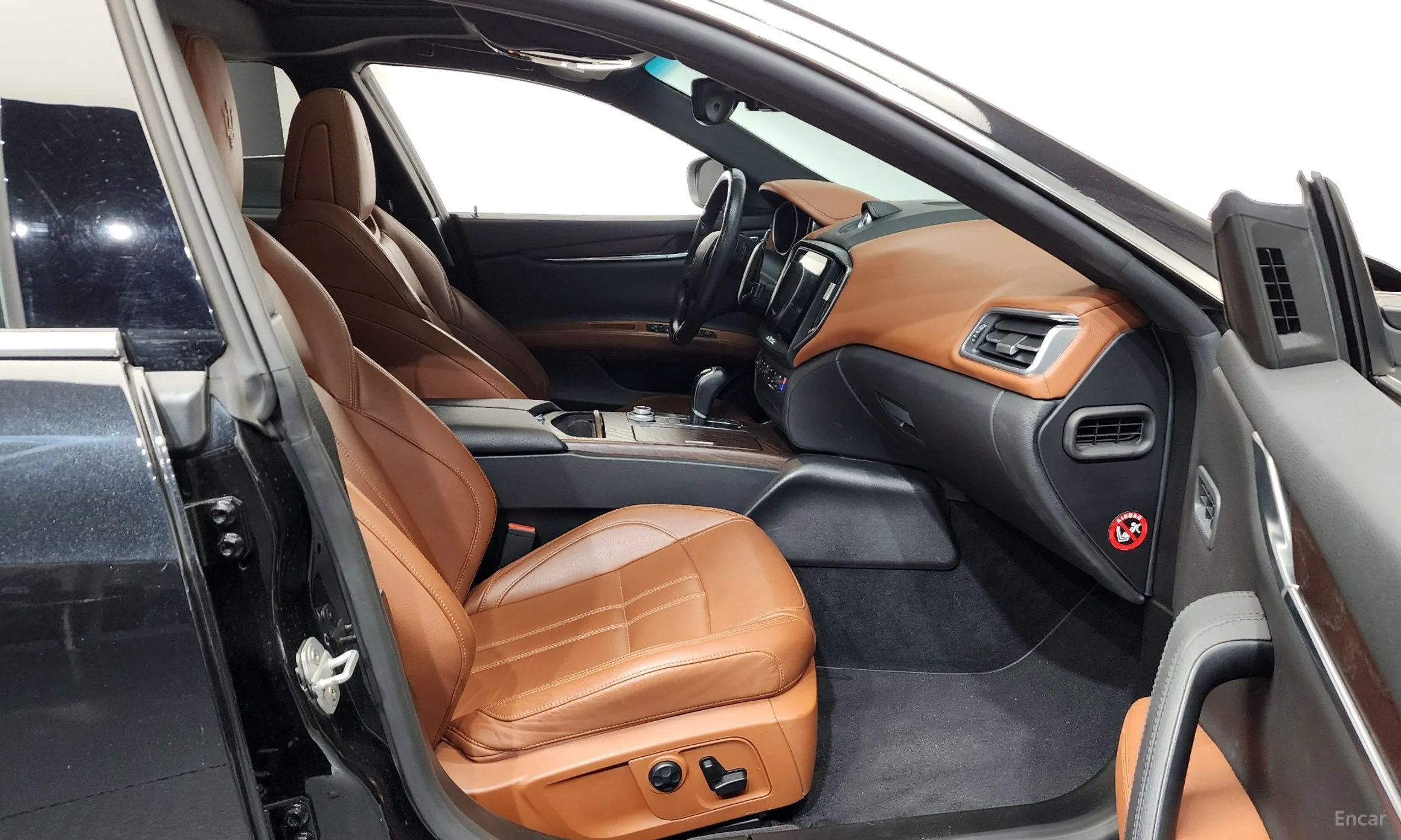 Maserati Ghibli превью 11