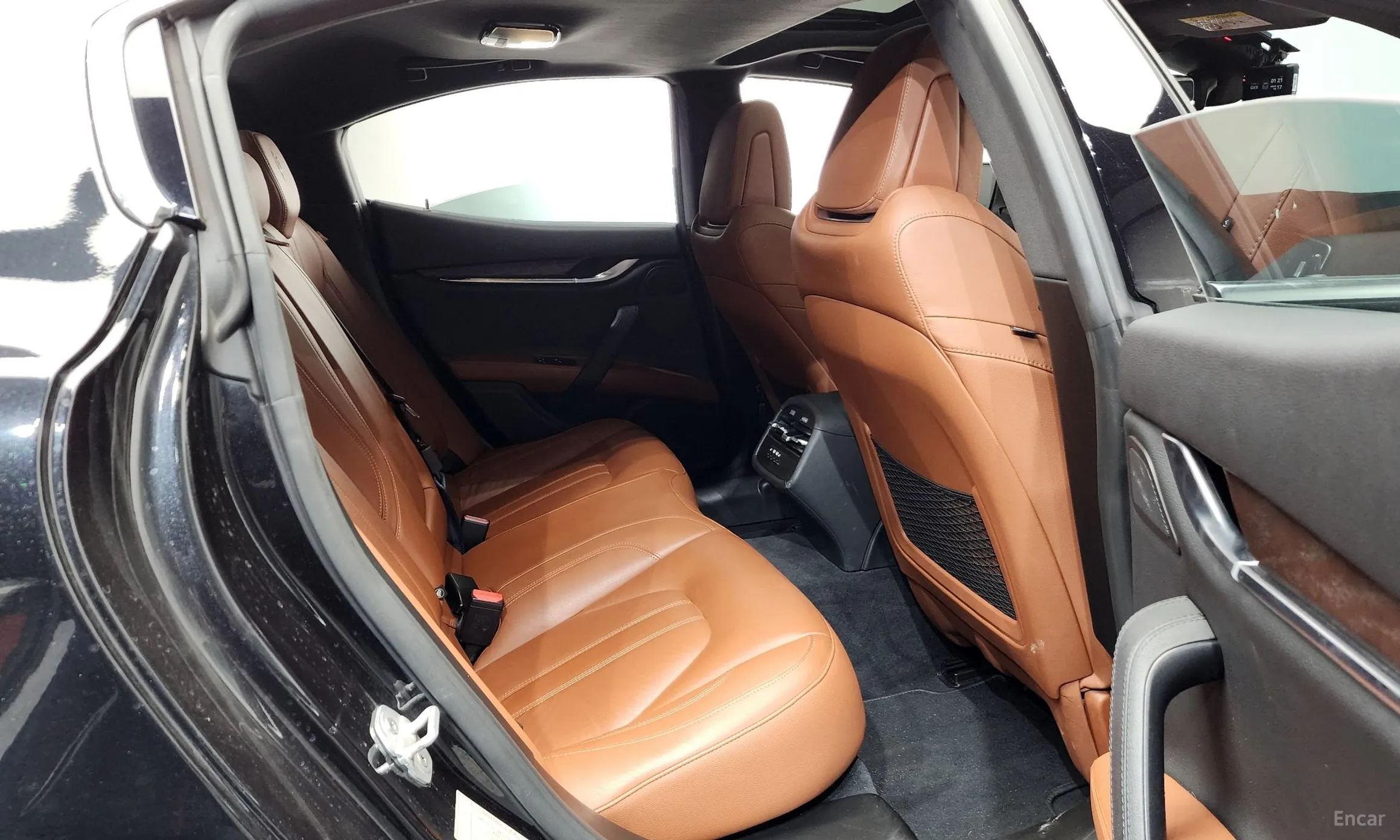 Maserati Ghibli превью 12