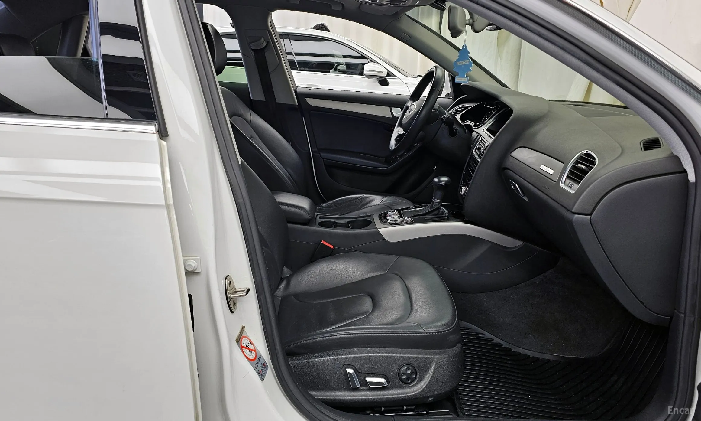 Audi New A4 превью 11
