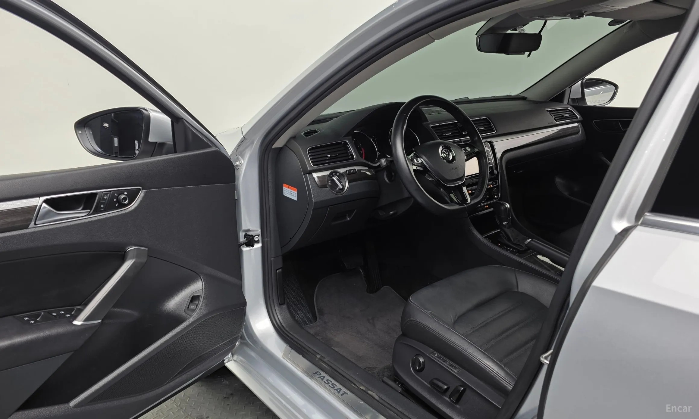 Volkswagen The New Passat превью 10