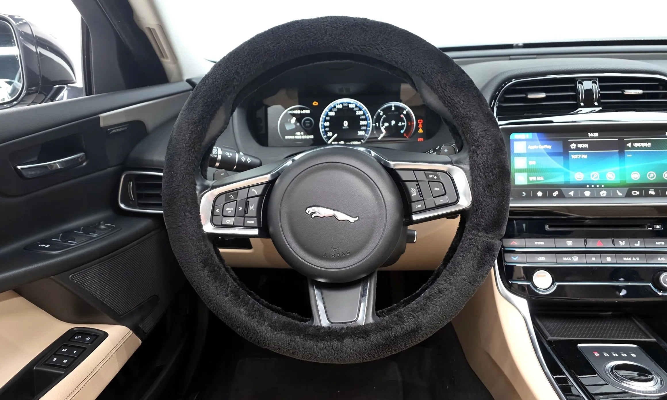 Jaguar XE превью 13
