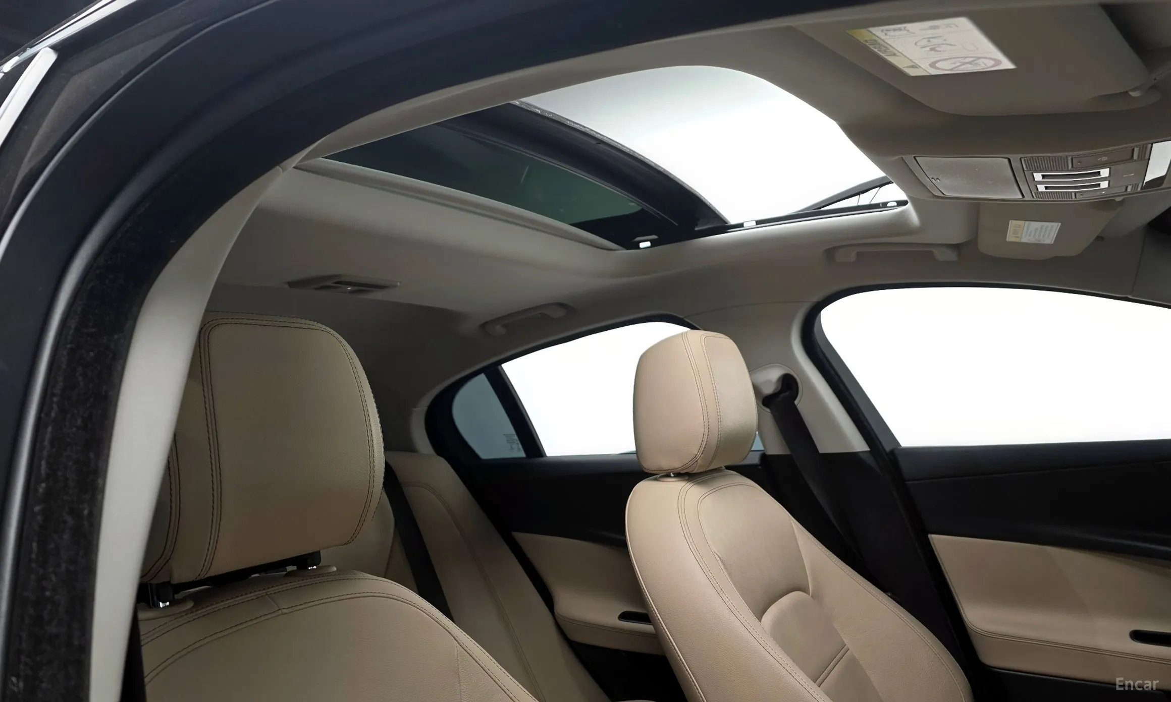 Jaguar XE превью 17
