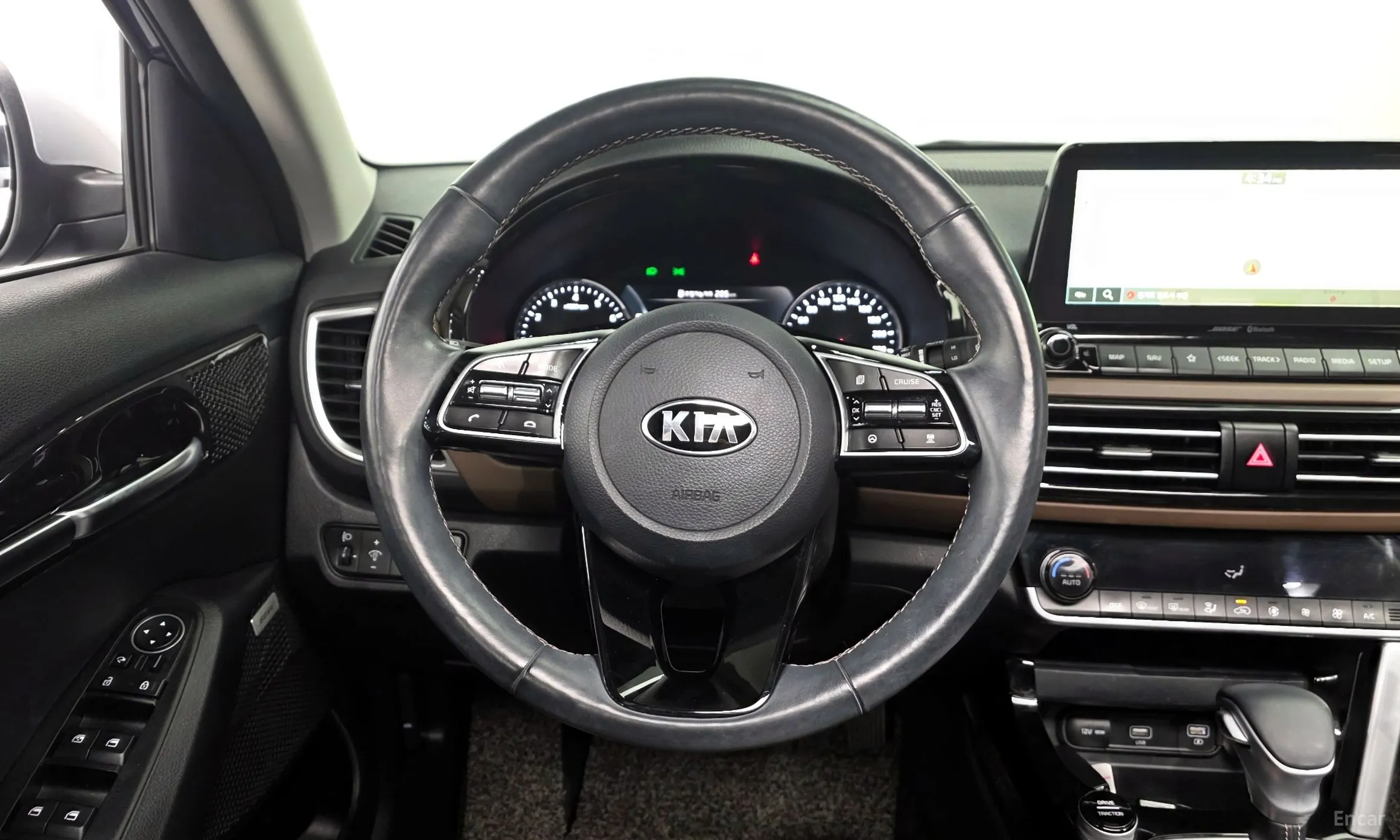 Kia Seltos превью 13