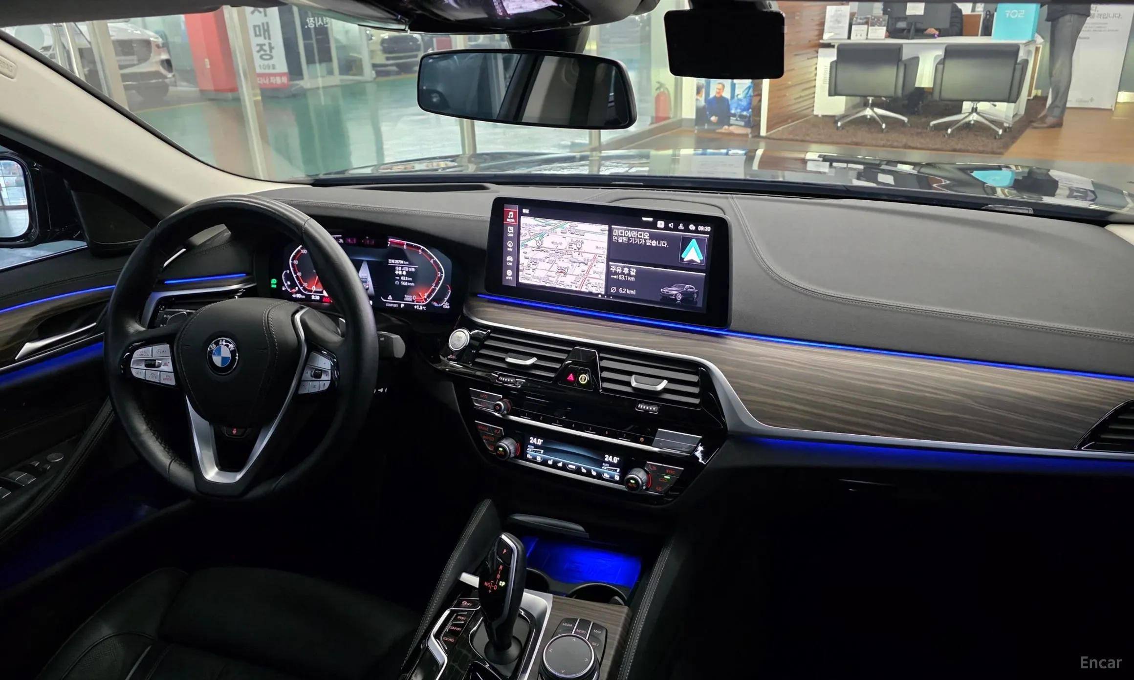 BMW 5 Series (G30) превью 11