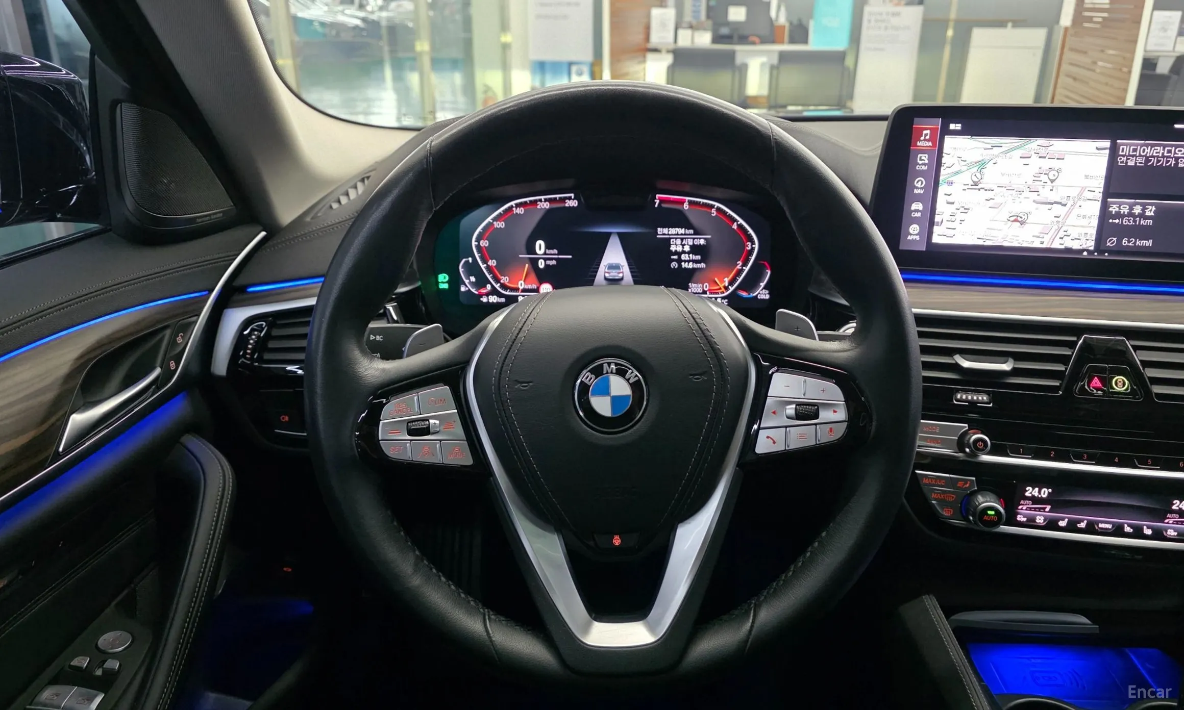 BMW 5 Series (G30) превью 12