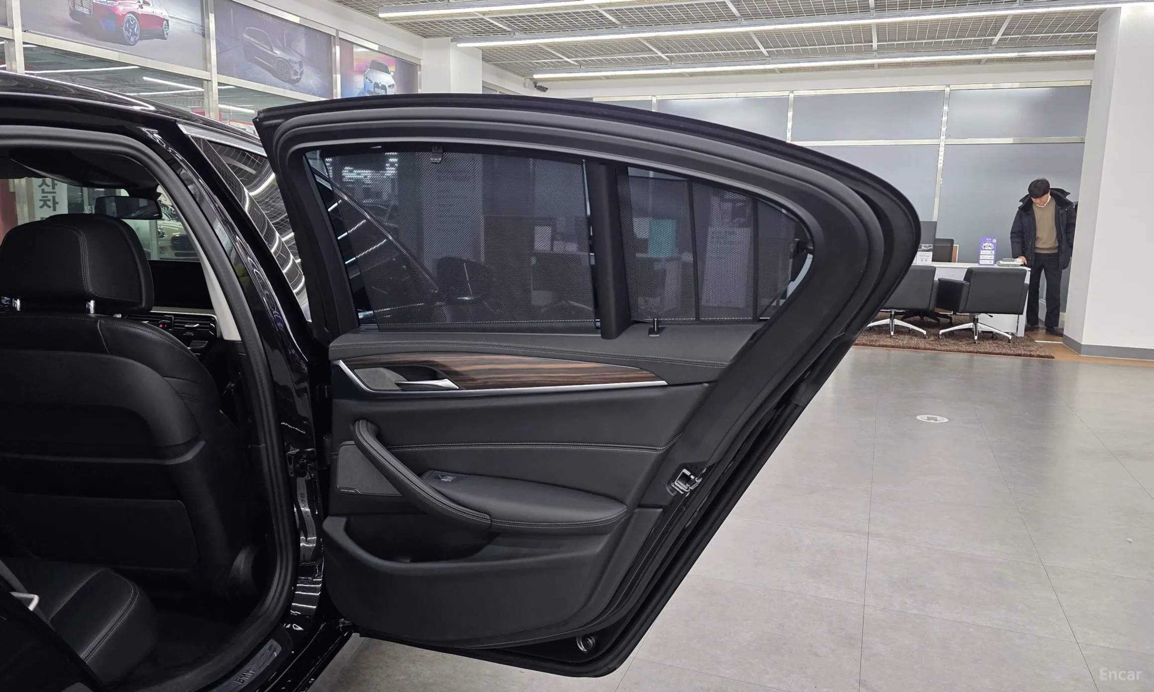 BMW 5 Series (G30) превью 16
