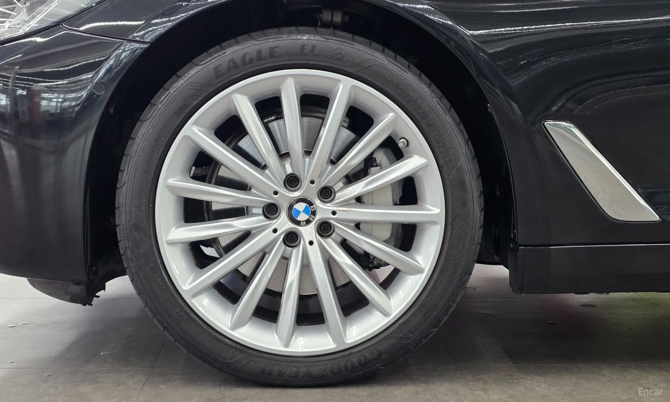 BMW 5 Series (G30) превью 5