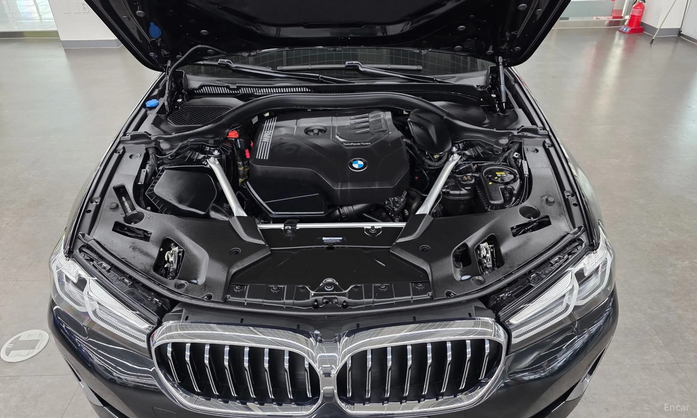 BMW 5 Series (G30) превью 6