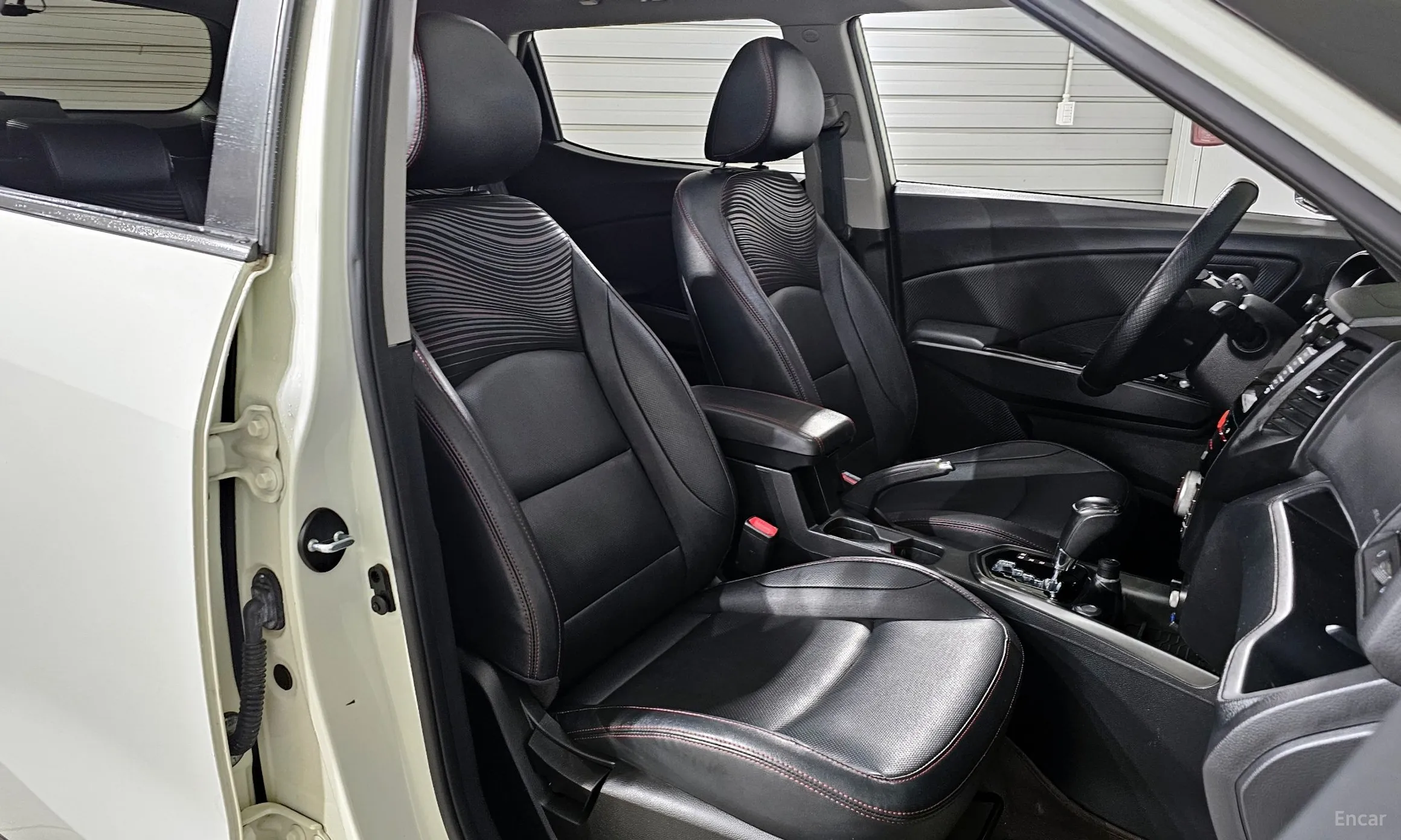 KG Mobility (SsangYong) Tivoli Air превью 10