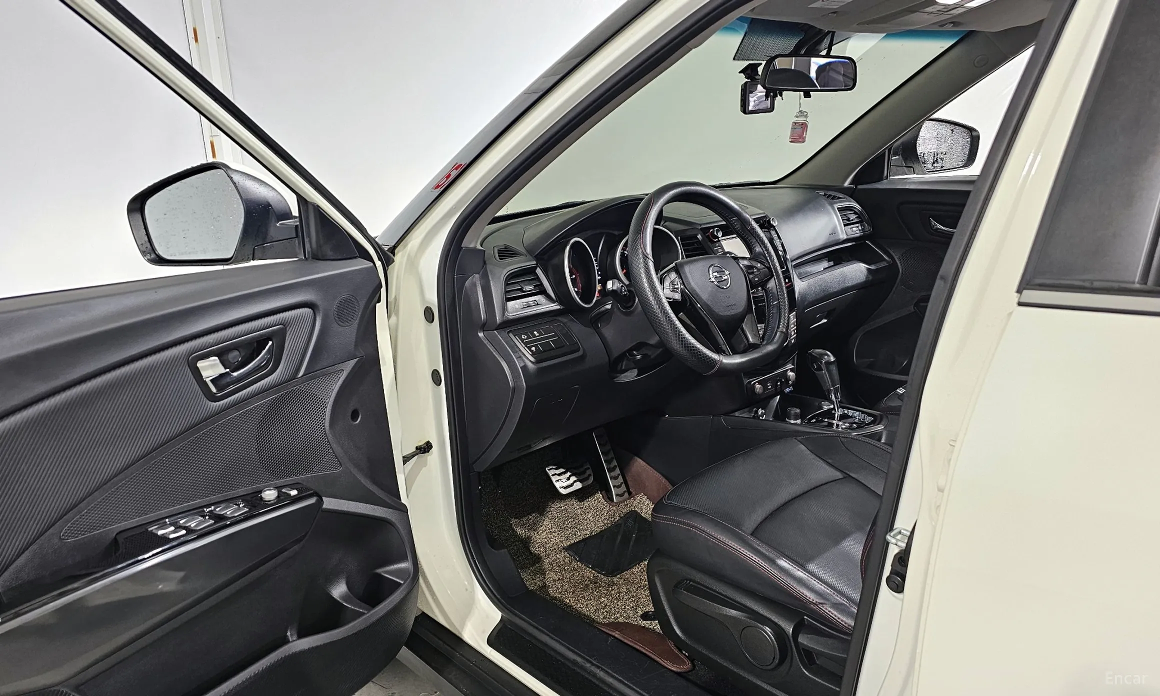 KG Mobility (SsangYong) Tivoli Air превью 11