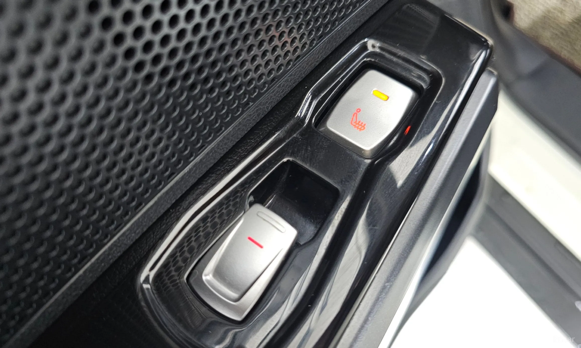 KG Mobility (SsangYong) Tivoli Air превью 18