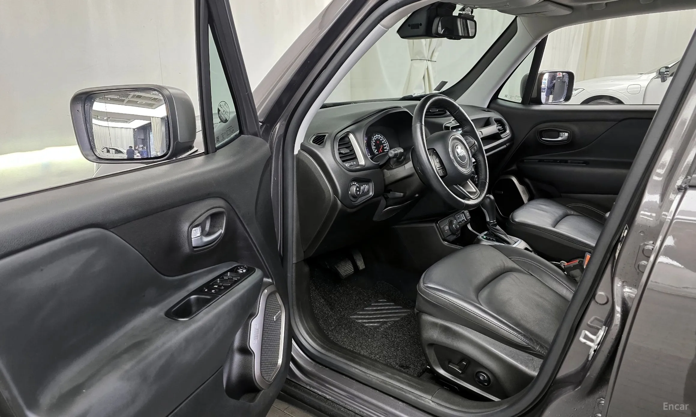 Jeep Renegade превью 10