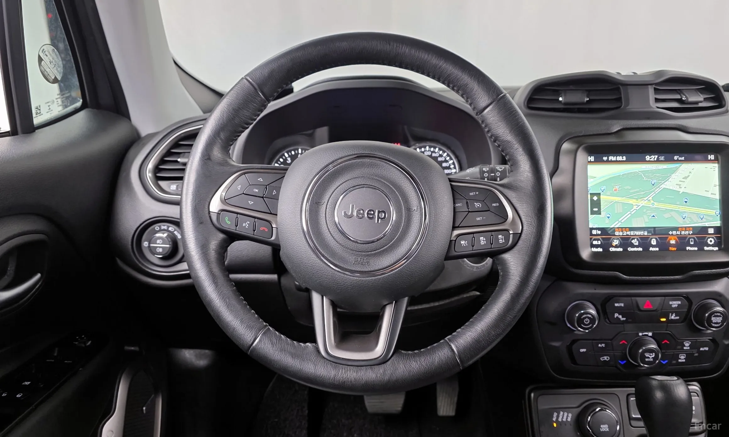 Jeep Renegade превью 13