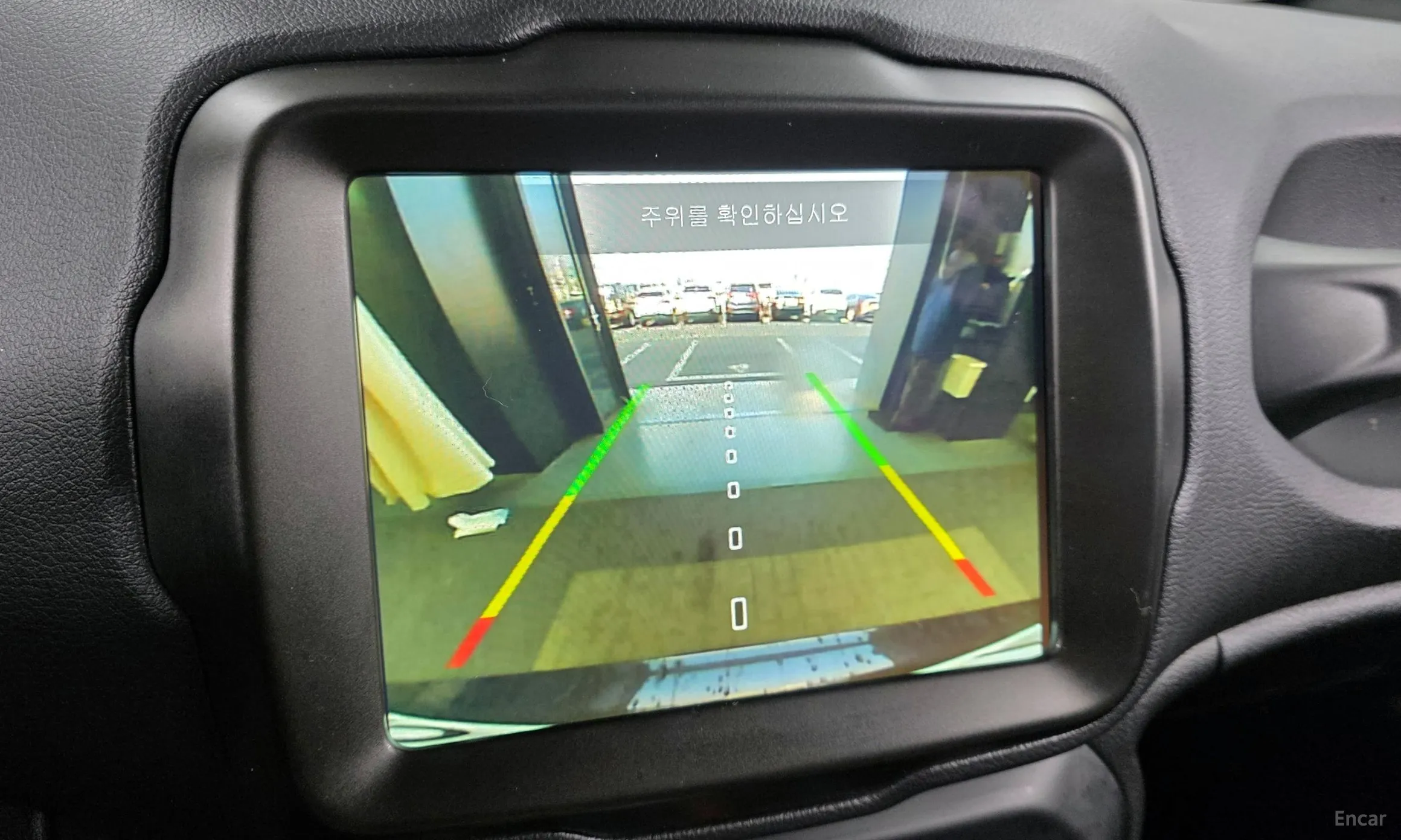 Jeep Renegade превью 15