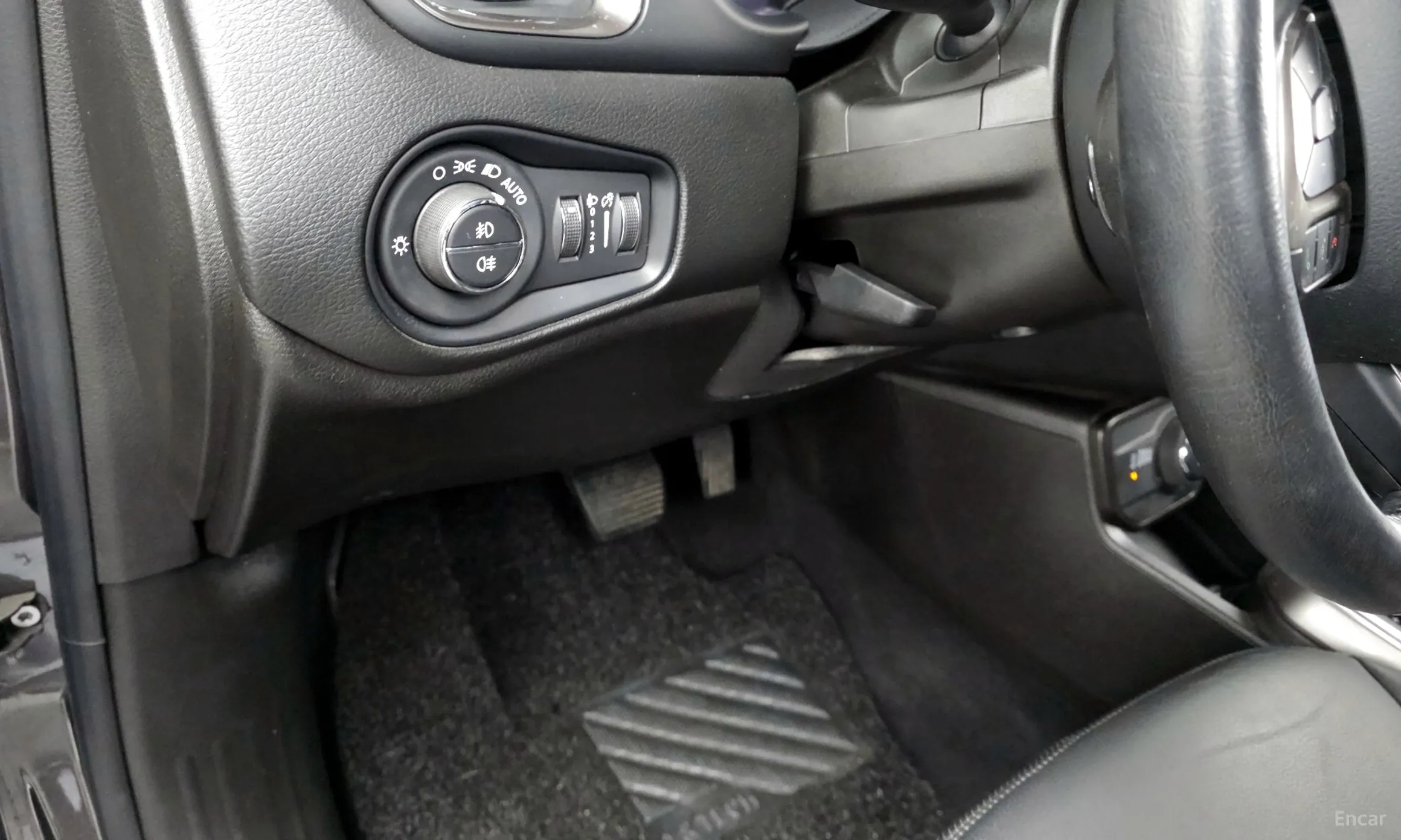 Jeep Renegade превью 18