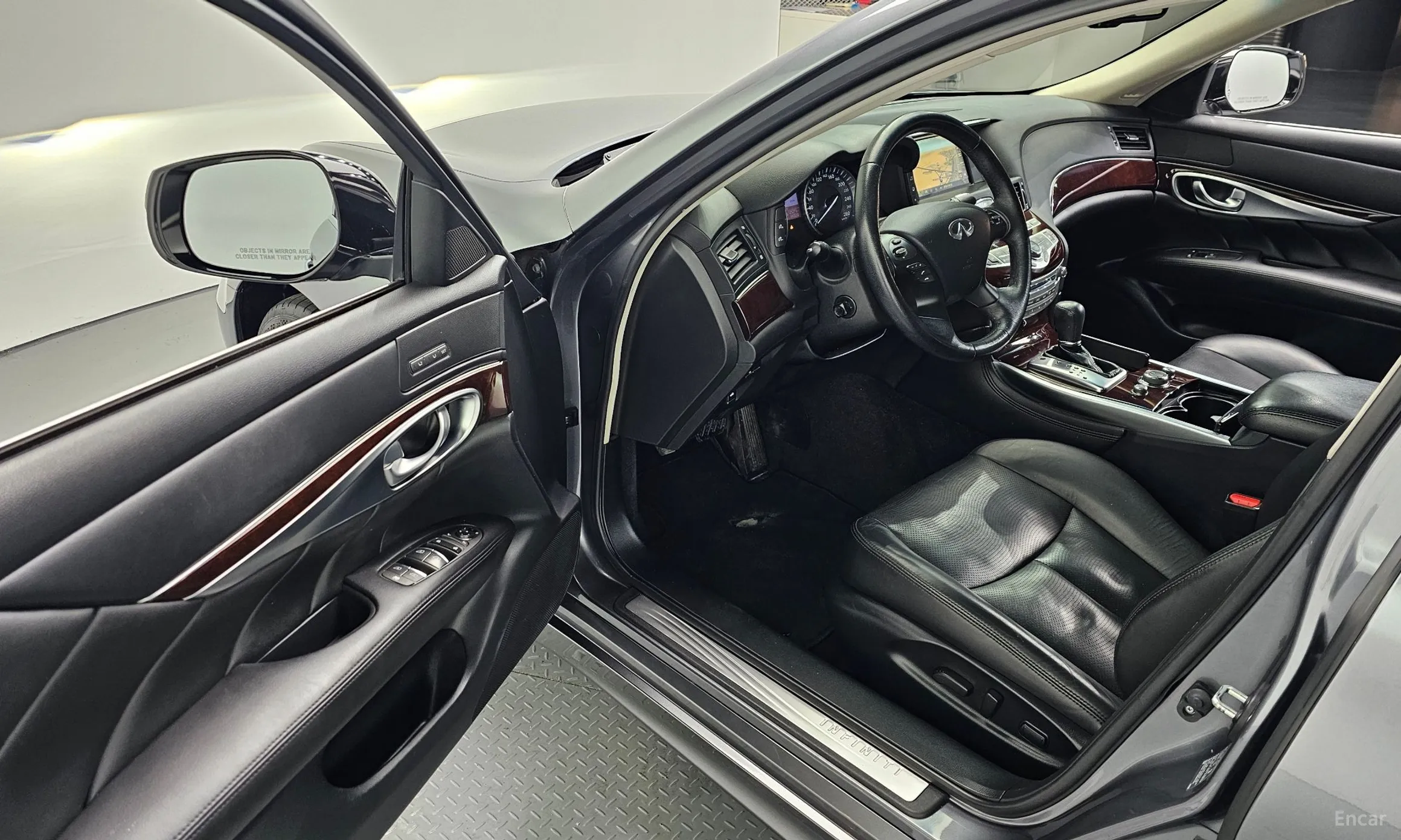 Infiniti Q70 превью 11