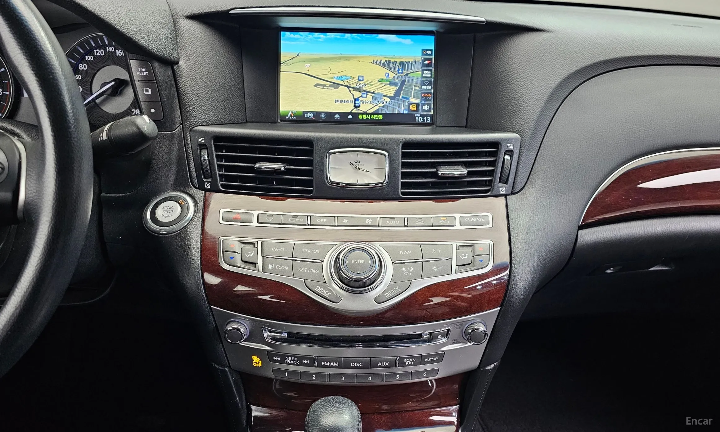 Infiniti Q70 превью 14