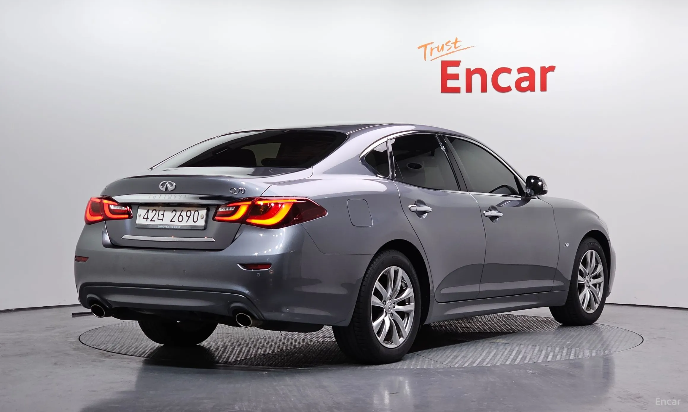 Infiniti Q70