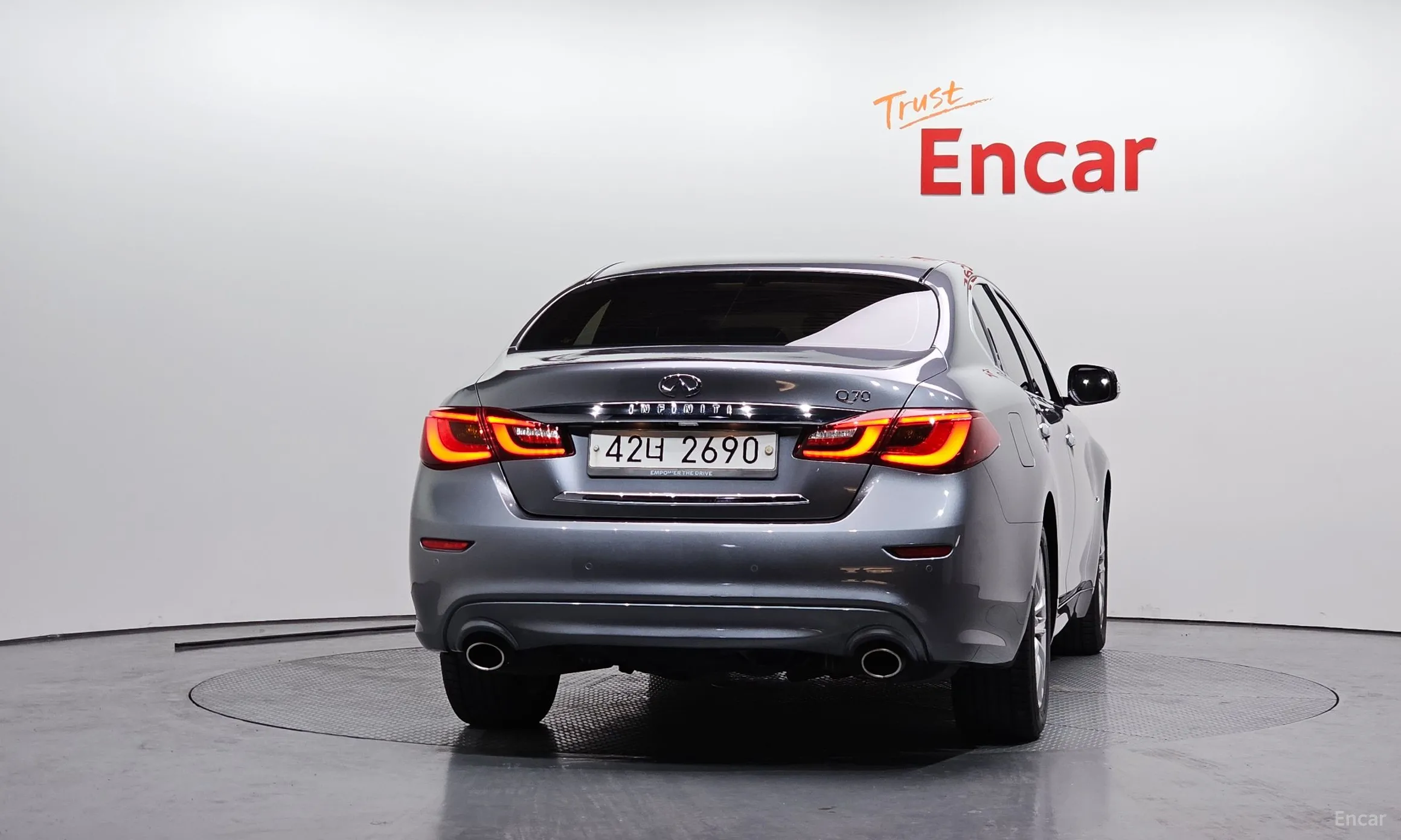 Infiniti Q70 превью 4
