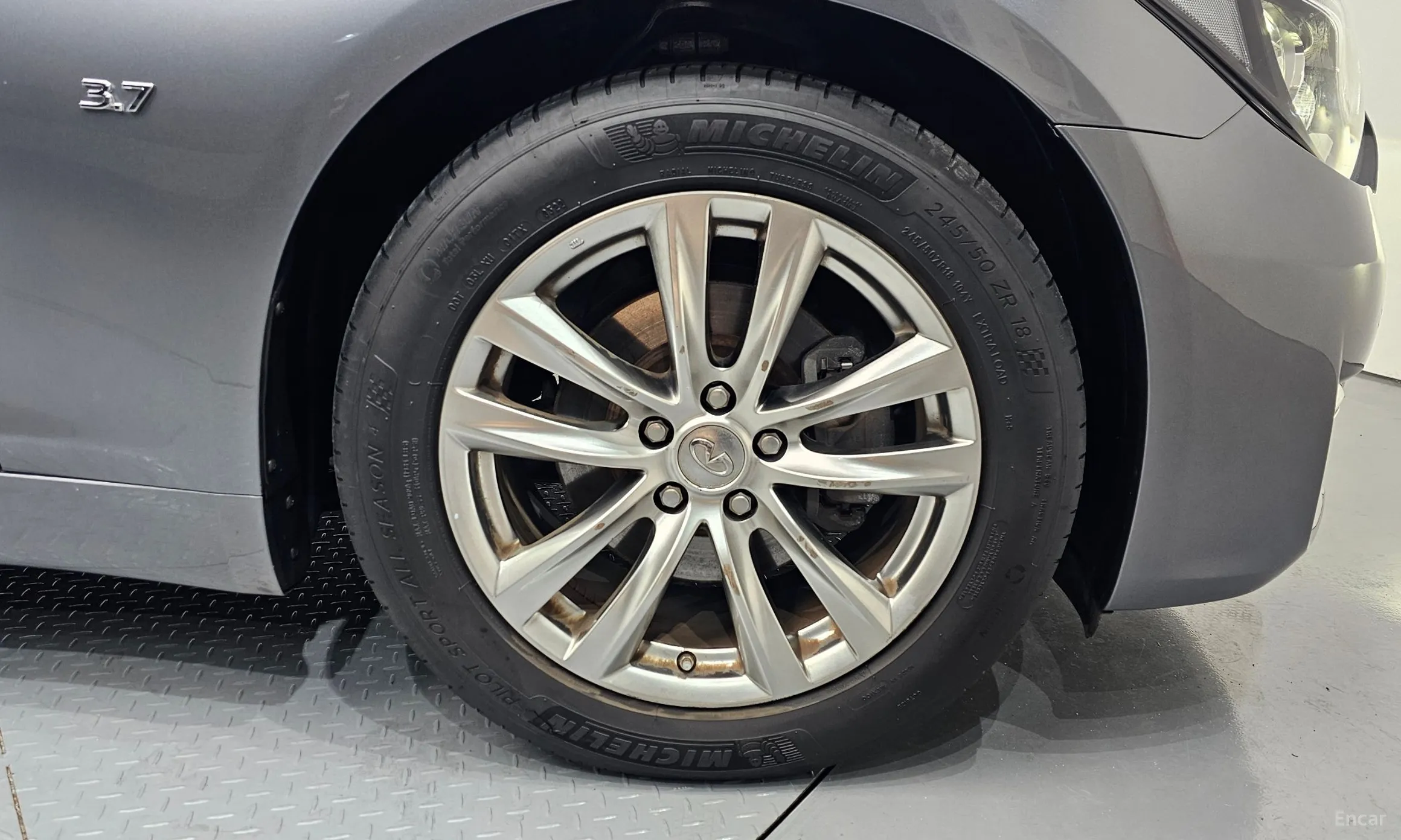 Infiniti Q70 превью 5