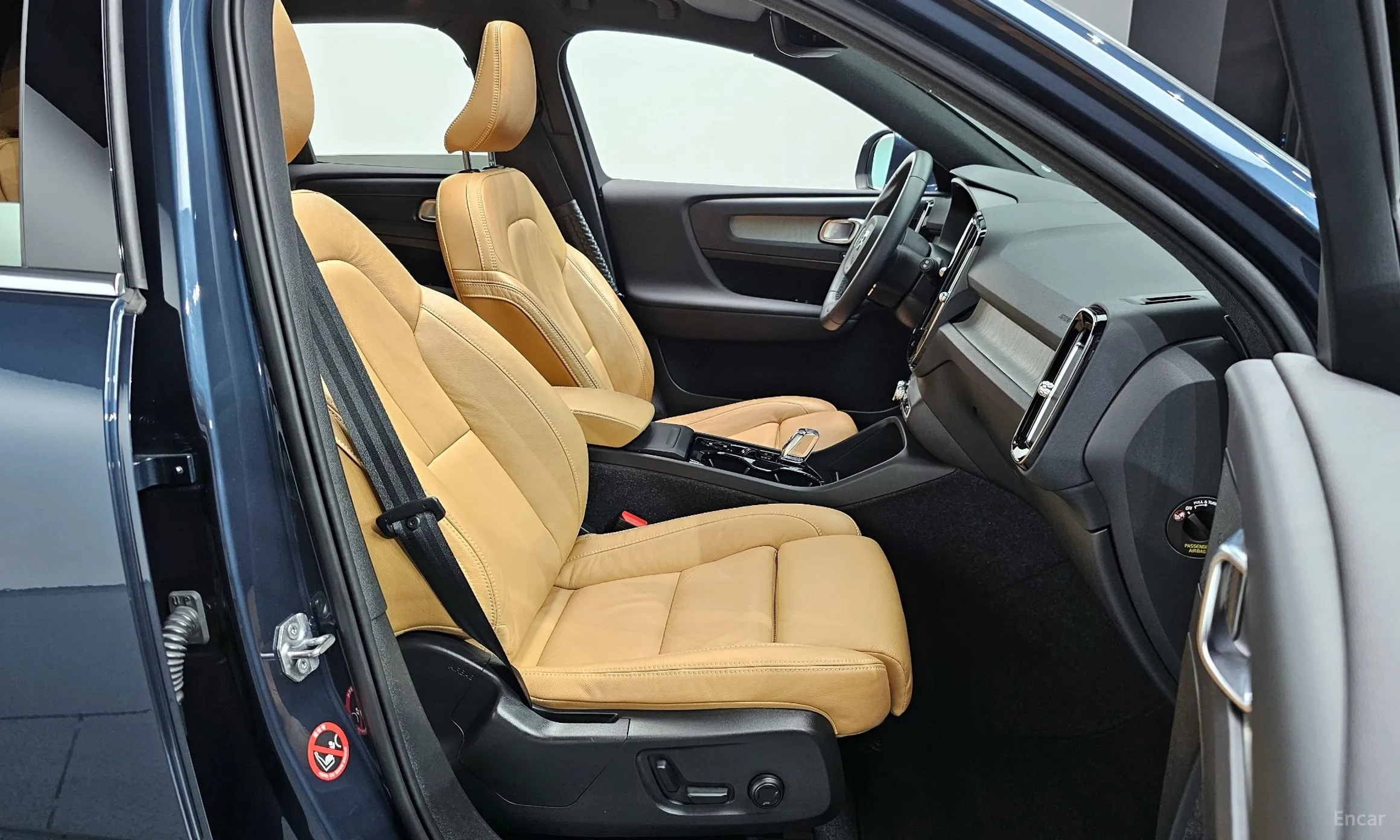 Volvo XC40 превью 10