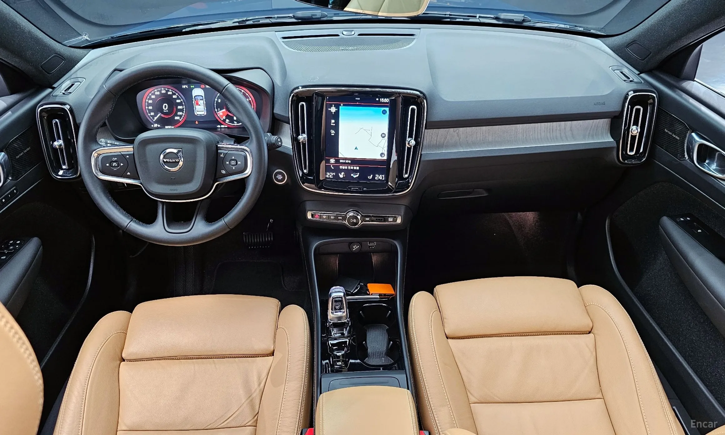 Volvo XC40 превью 7