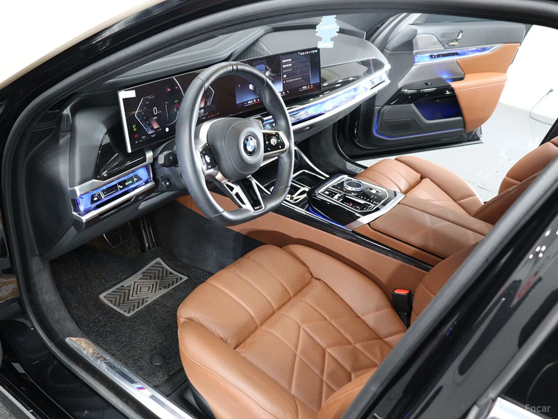 BMW 7 Series (G70) превью 11