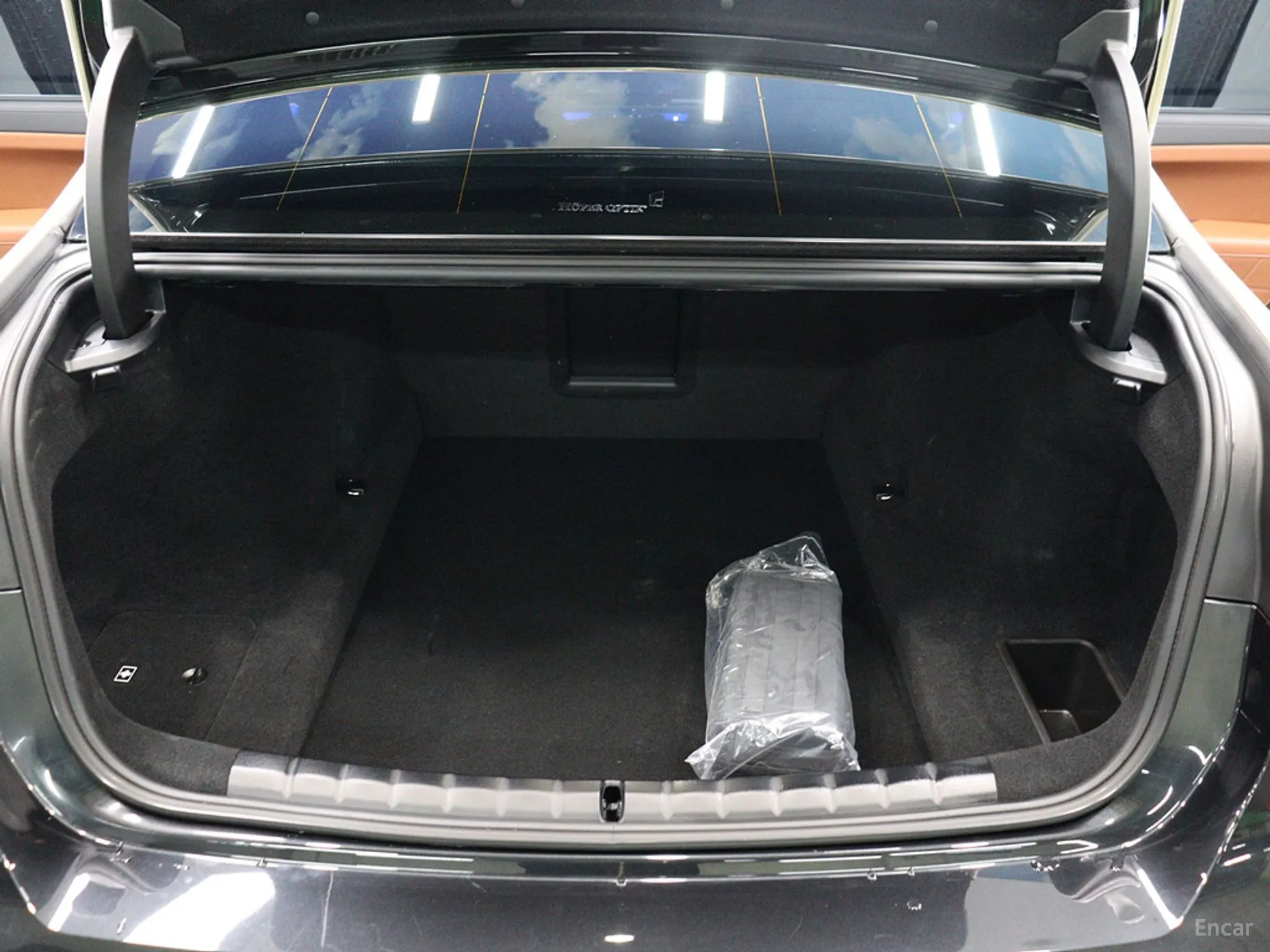 BMW 7 Series (G70) превью 15