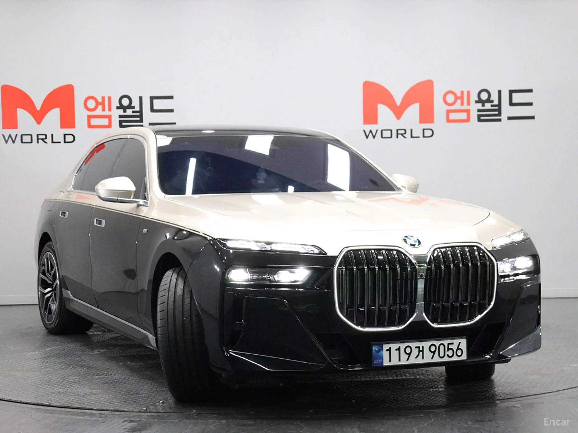 BMW 7 Series (G70) превью 3