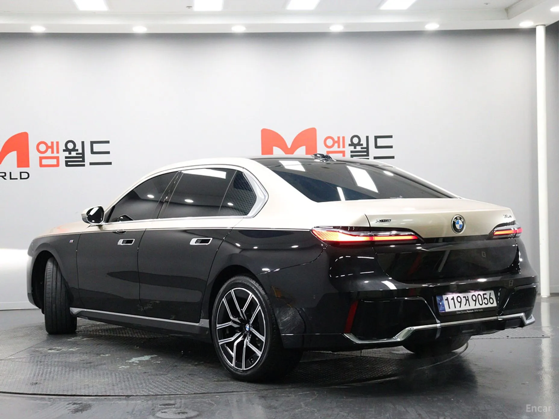 BMW 7 Series (G70) превью 4