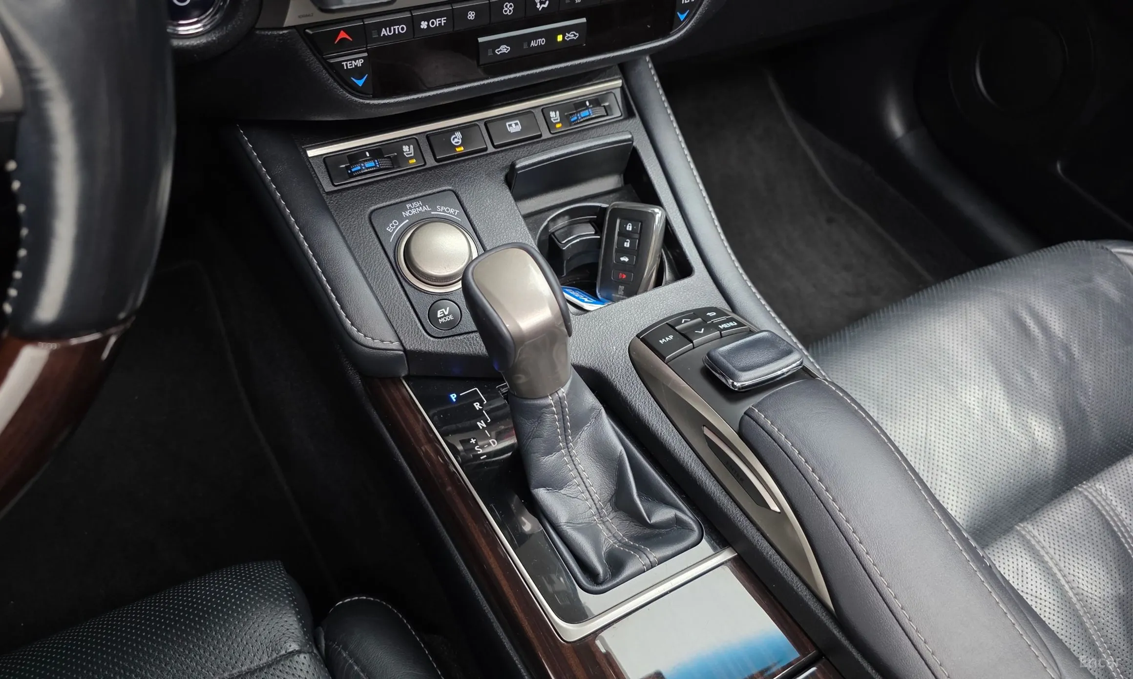 Lexus New ES300h превью 9