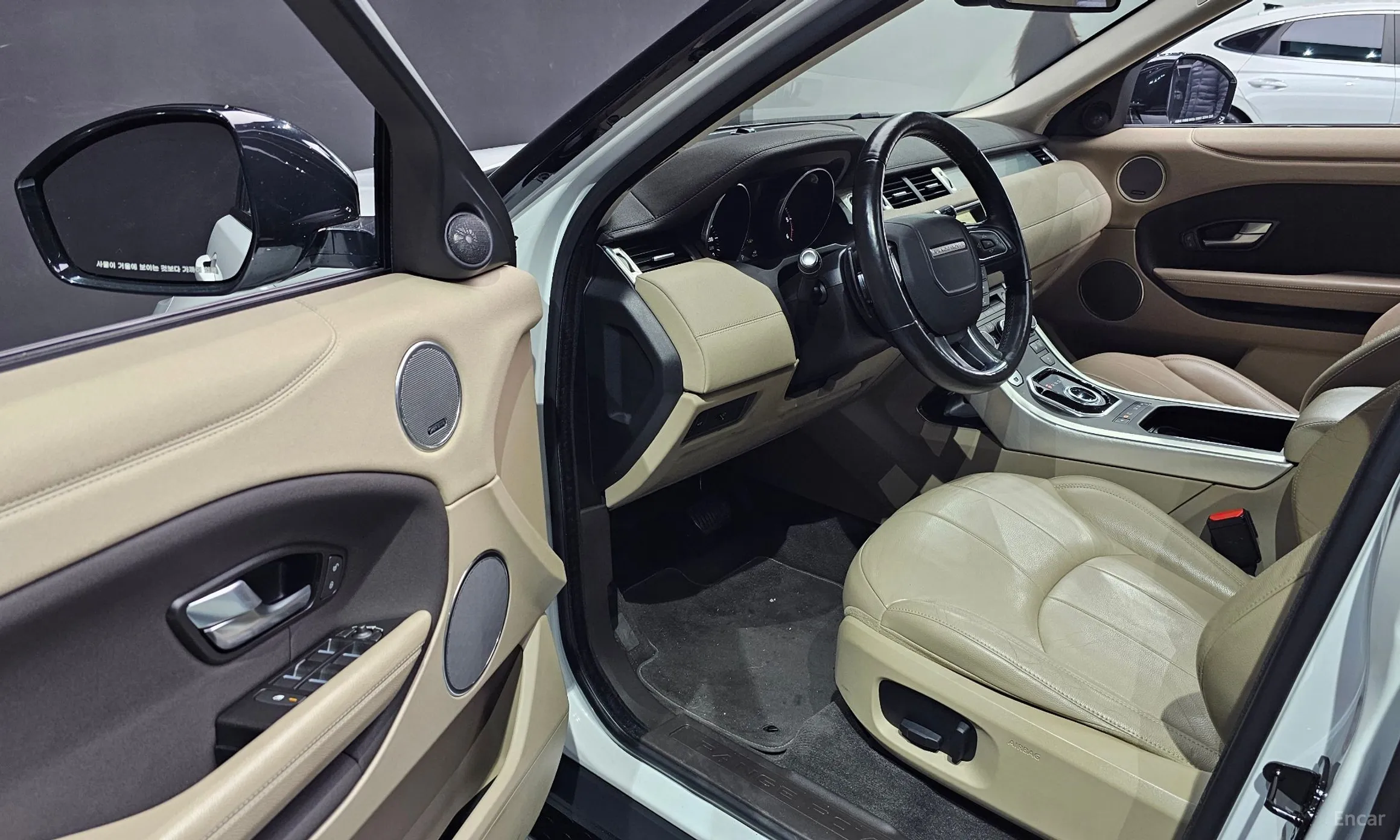 Land Rover Range Rover Evoque превью 11