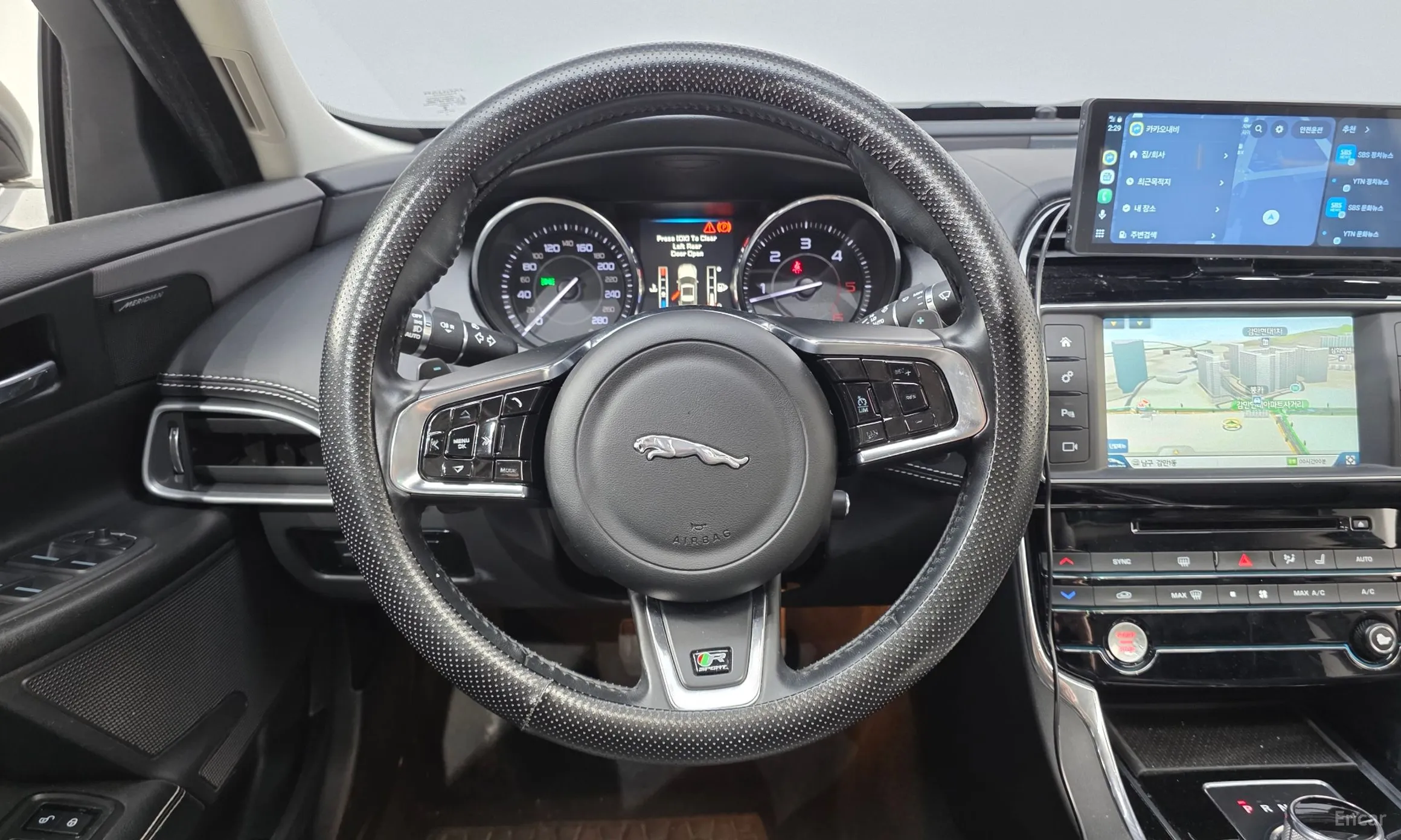 Jaguar XE превью 13