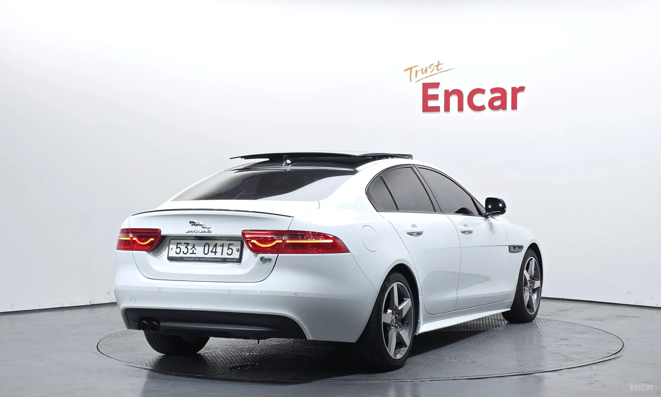 Jaguar XE превью 2