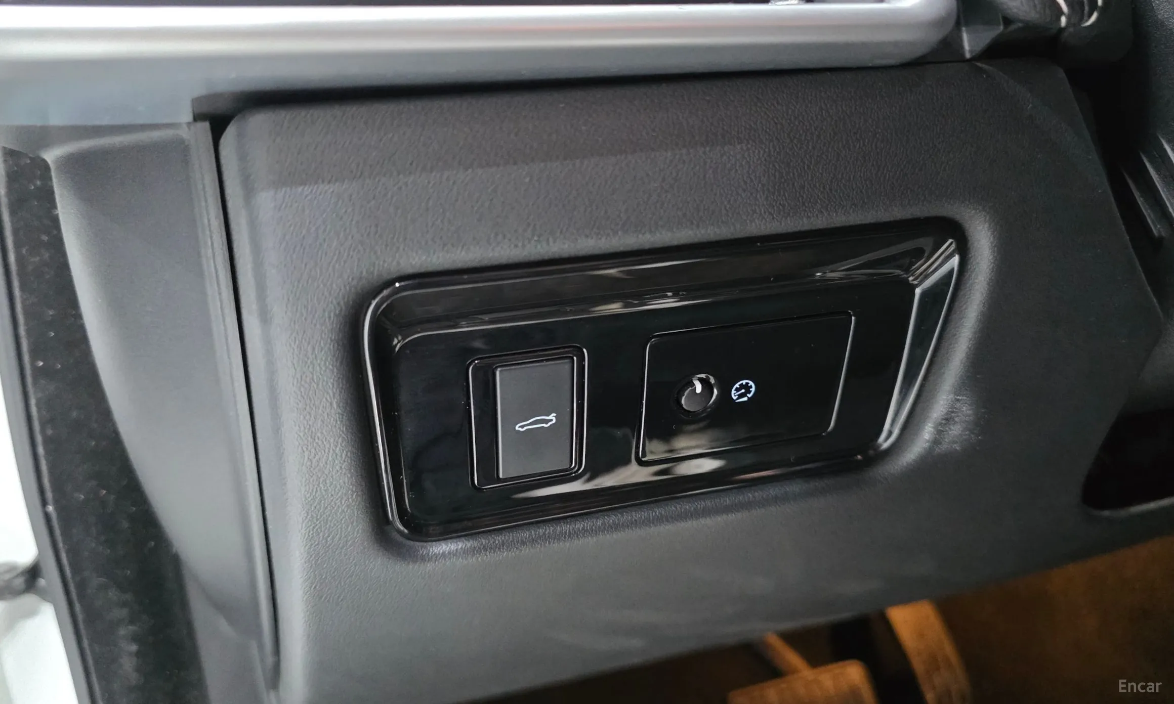 Jaguar XE превью 16