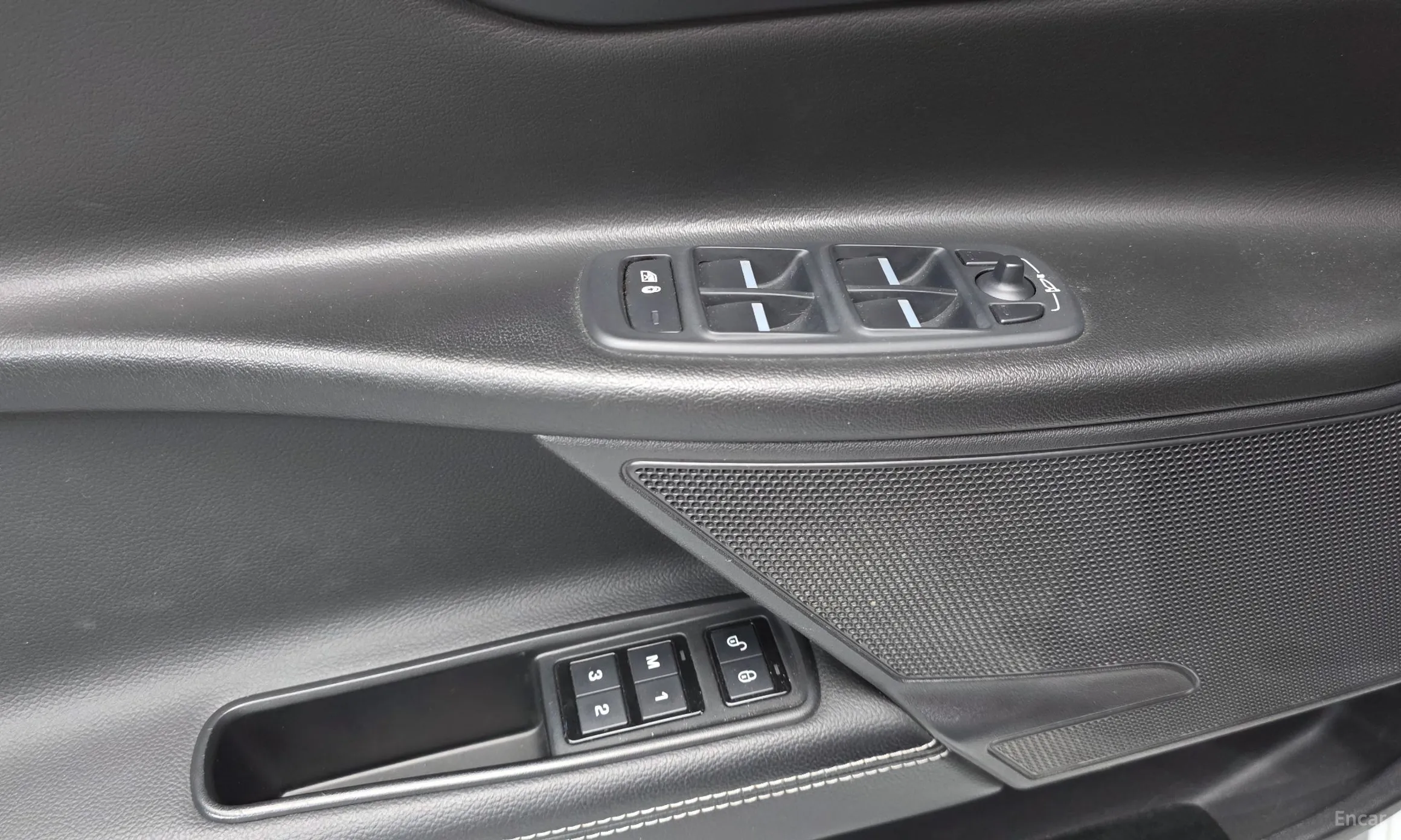 Jaguar XE превью 18