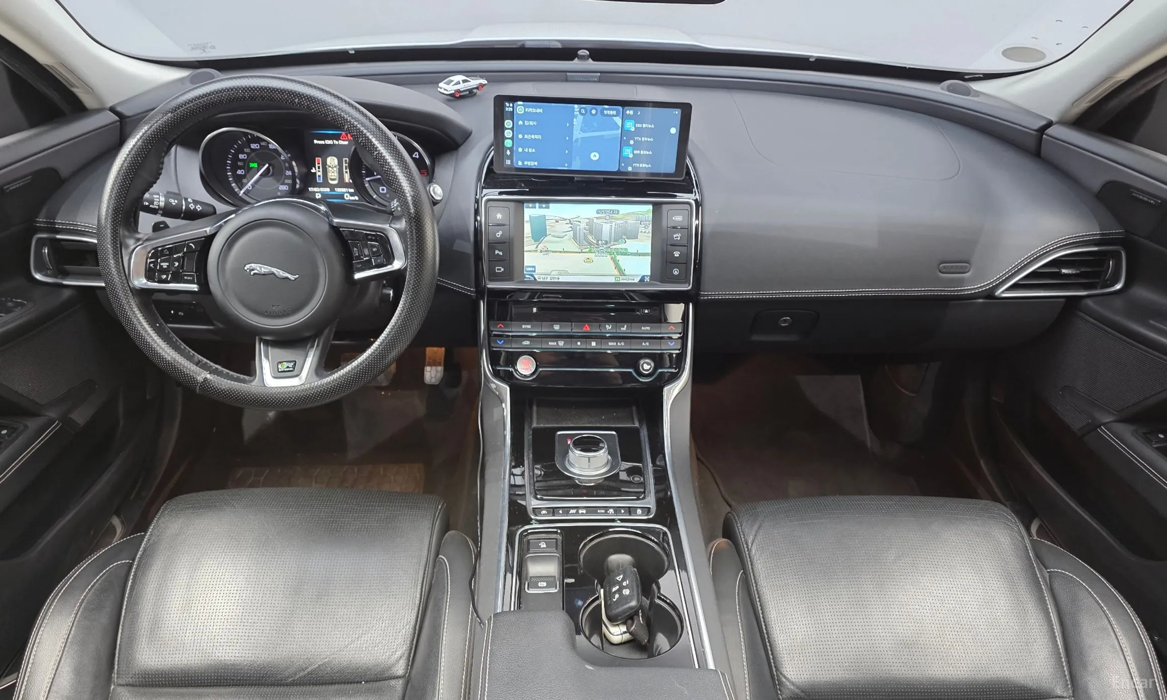 Jaguar XE превью 7