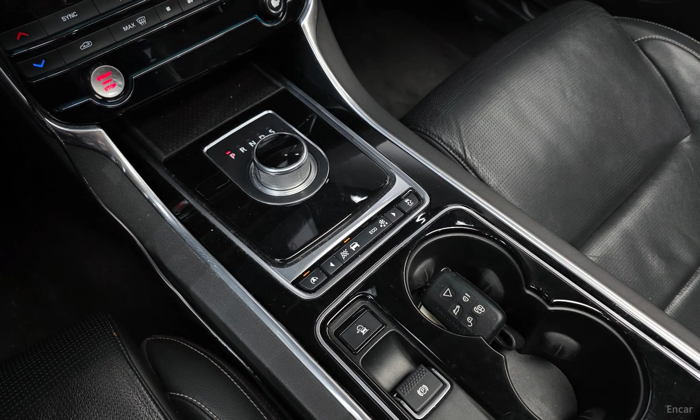 Jaguar XE превью 9