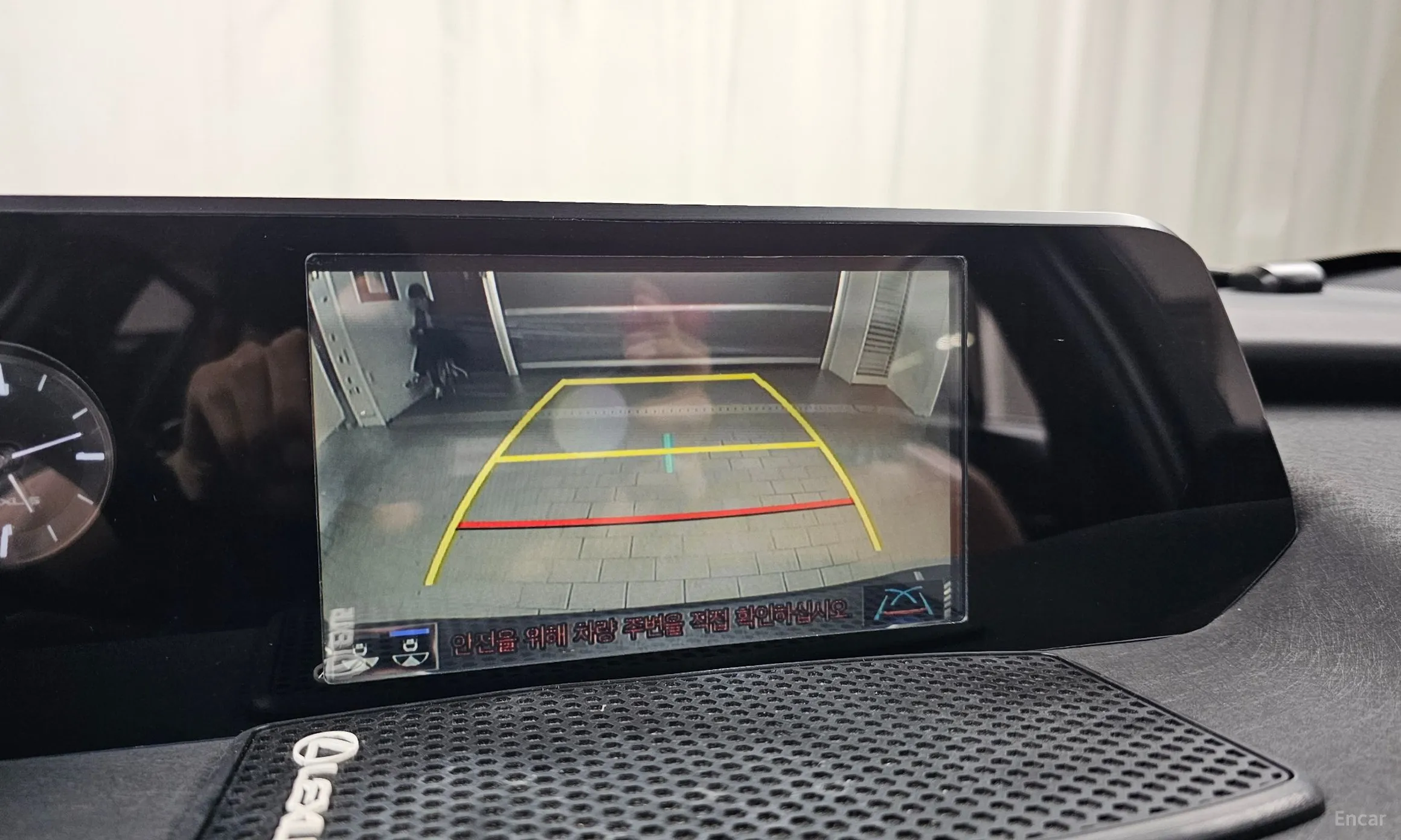 Lexus UX250h превью 17