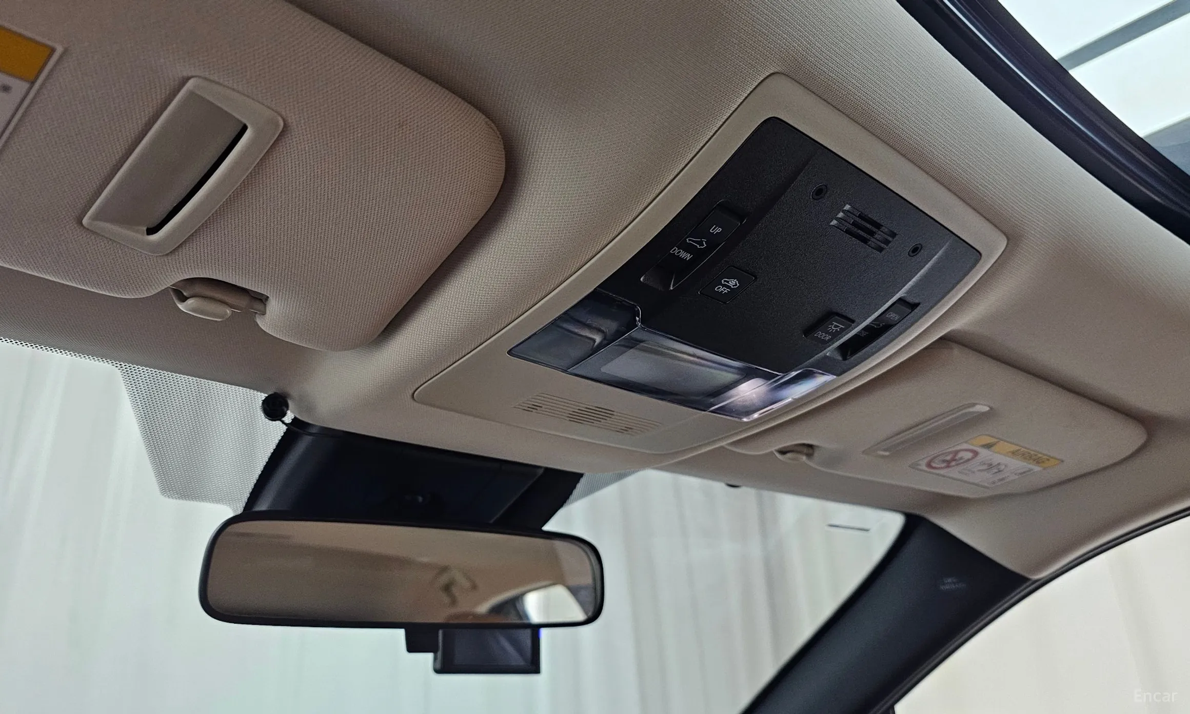 Lexus UX250h превью 18
