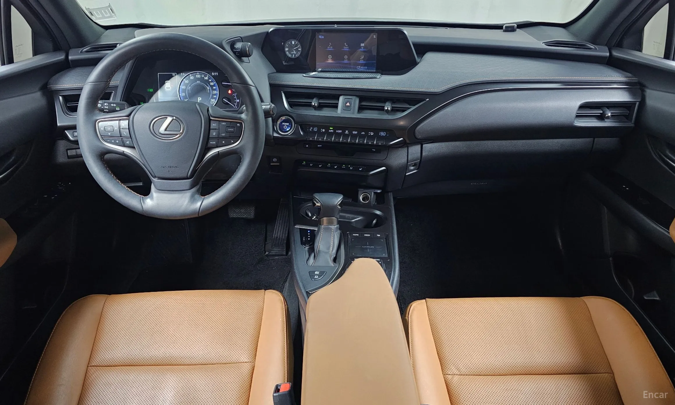 Lexus UX250h превью 7