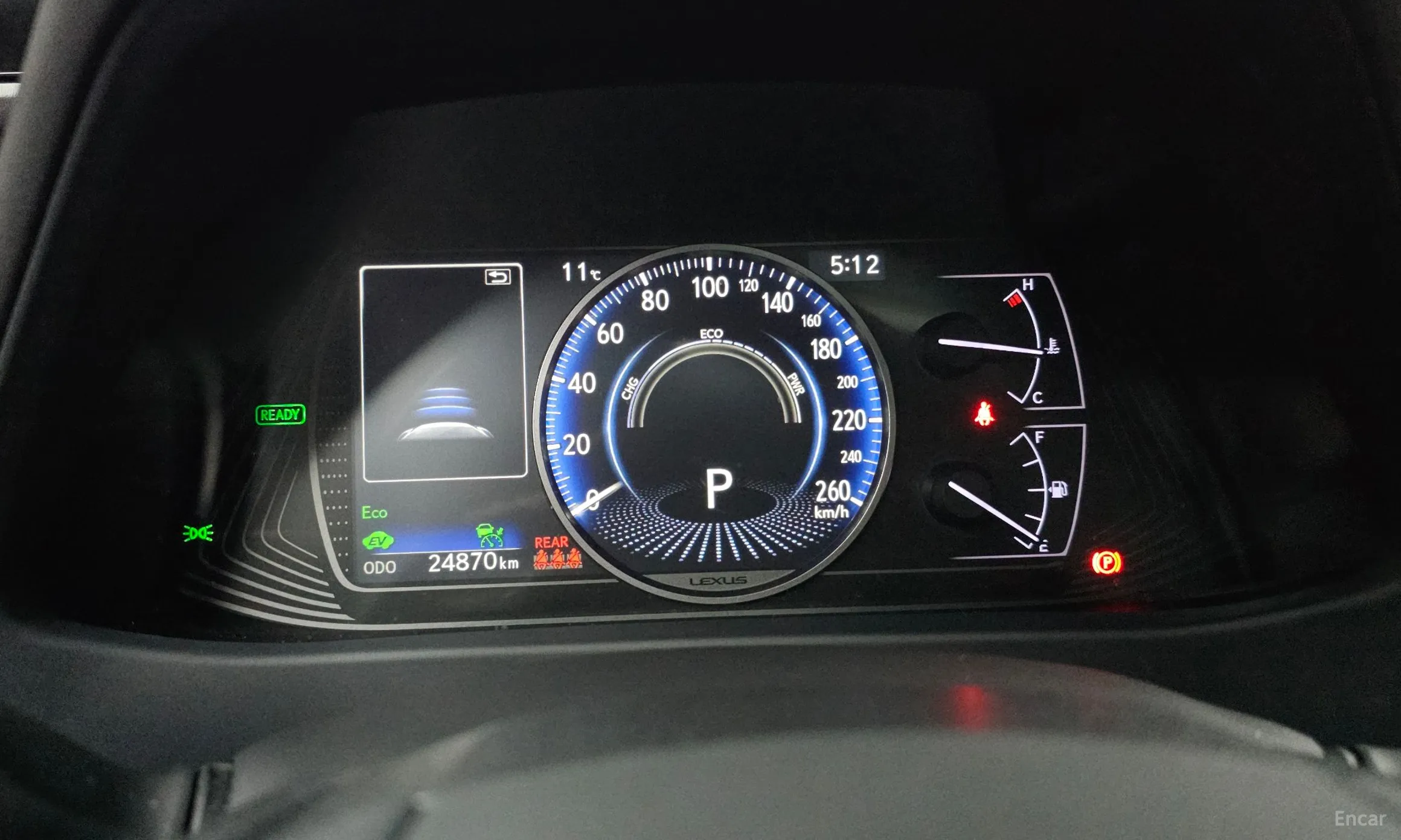 Lexus UX250h превью 8