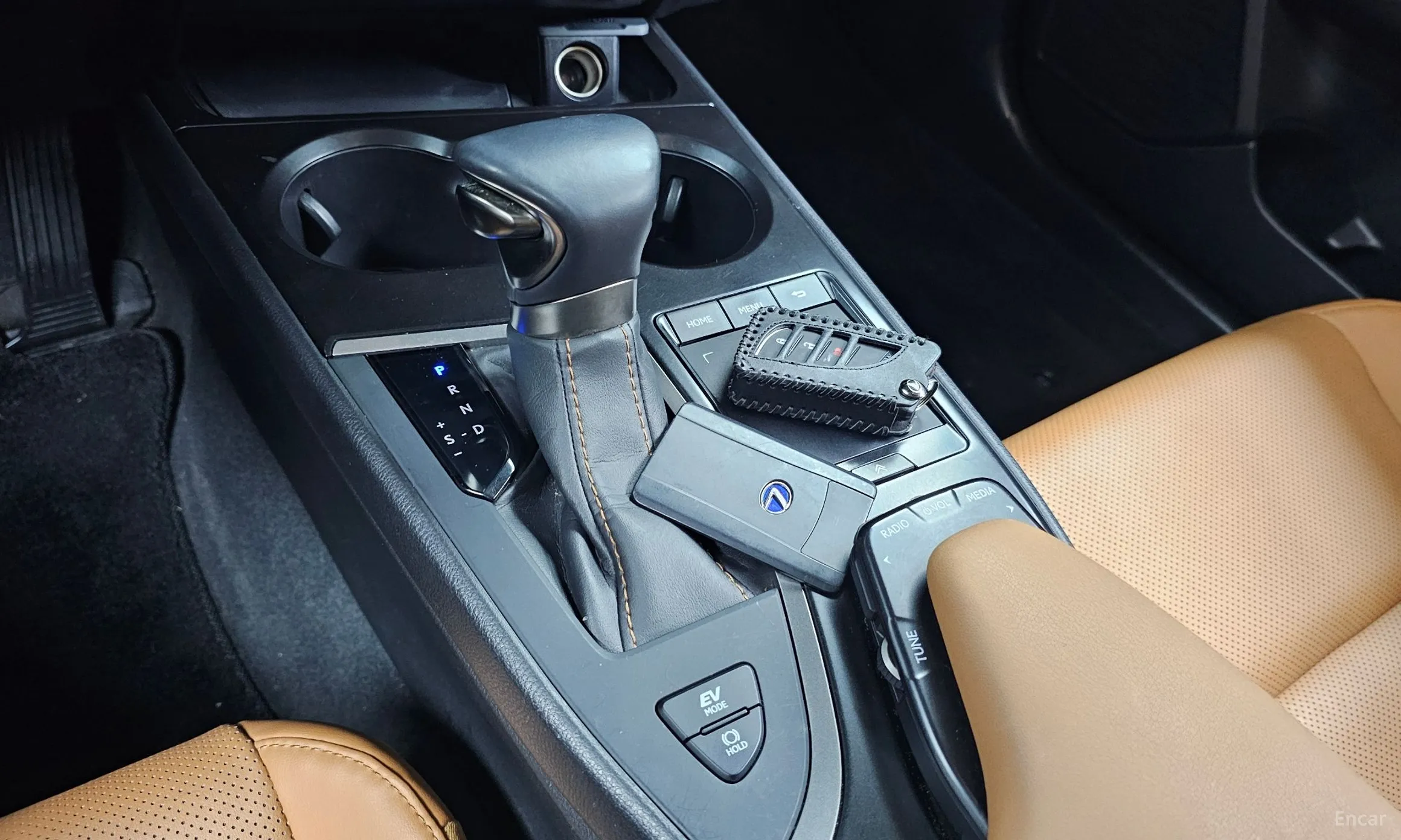 Lexus UX250h превью 9