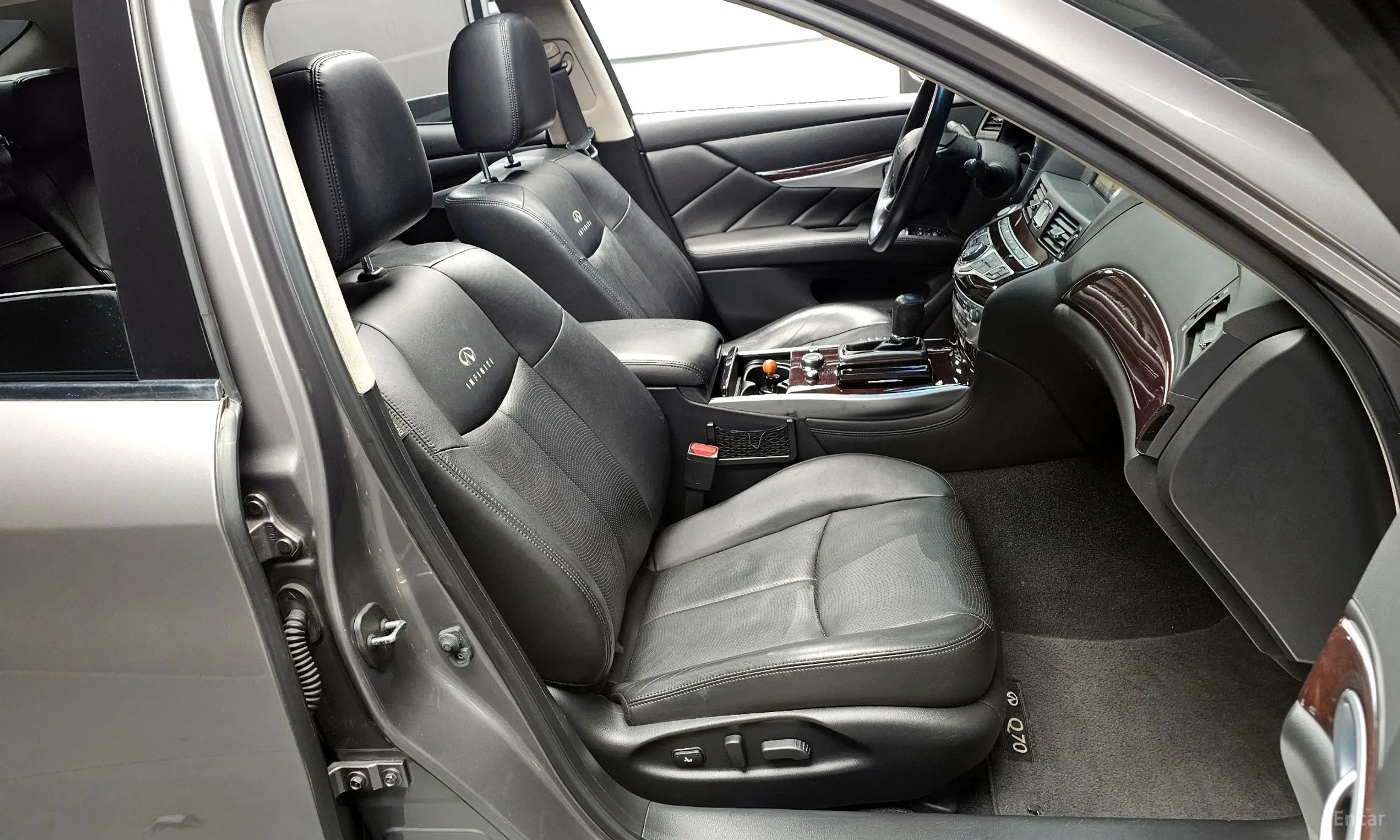 Infiniti Q70 превью 10
